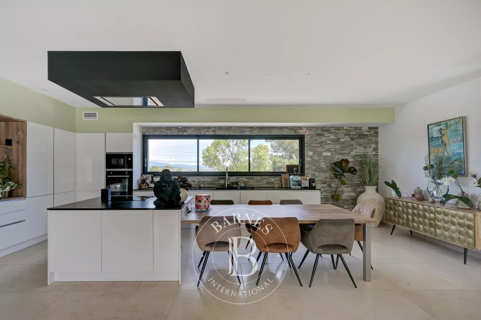 2NEAR AIX-EN-PROVENCE – CONTEMPORARY HOUSE 4,747 SQ FT – 7 BEDROOMS – HEATED SWIMMING POOL – LANDSCAPED GARDEN 0.99 ACRES – ABSOLUTE TRANQUILLITY - picture 7