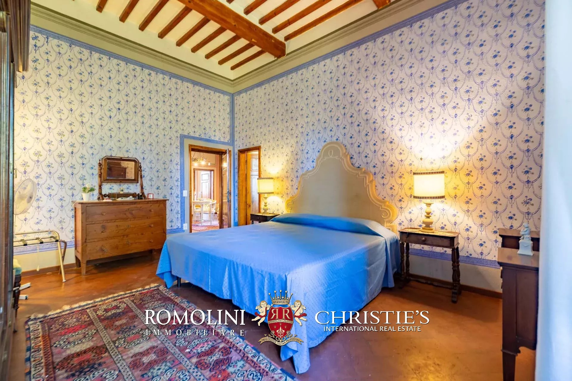 30 Bedroom Vineyard's Image 49