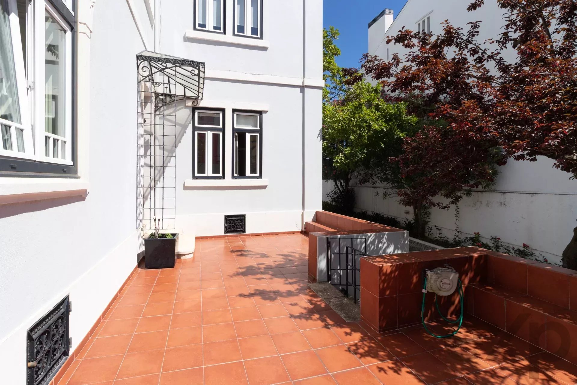 A 1909 Masterpiece: The Crown of Lisbon’s Hills 86119022 image 9