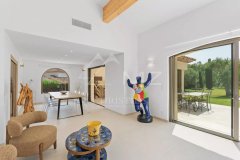 Luxury Family Estate in Grimaud: Dual Villa Legacy Property near Beach — photo 6 of 7
