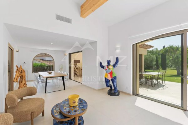 Luxury Family Estate in Grimaud: Dual Villa Legacy Property near Beach — photo 6
