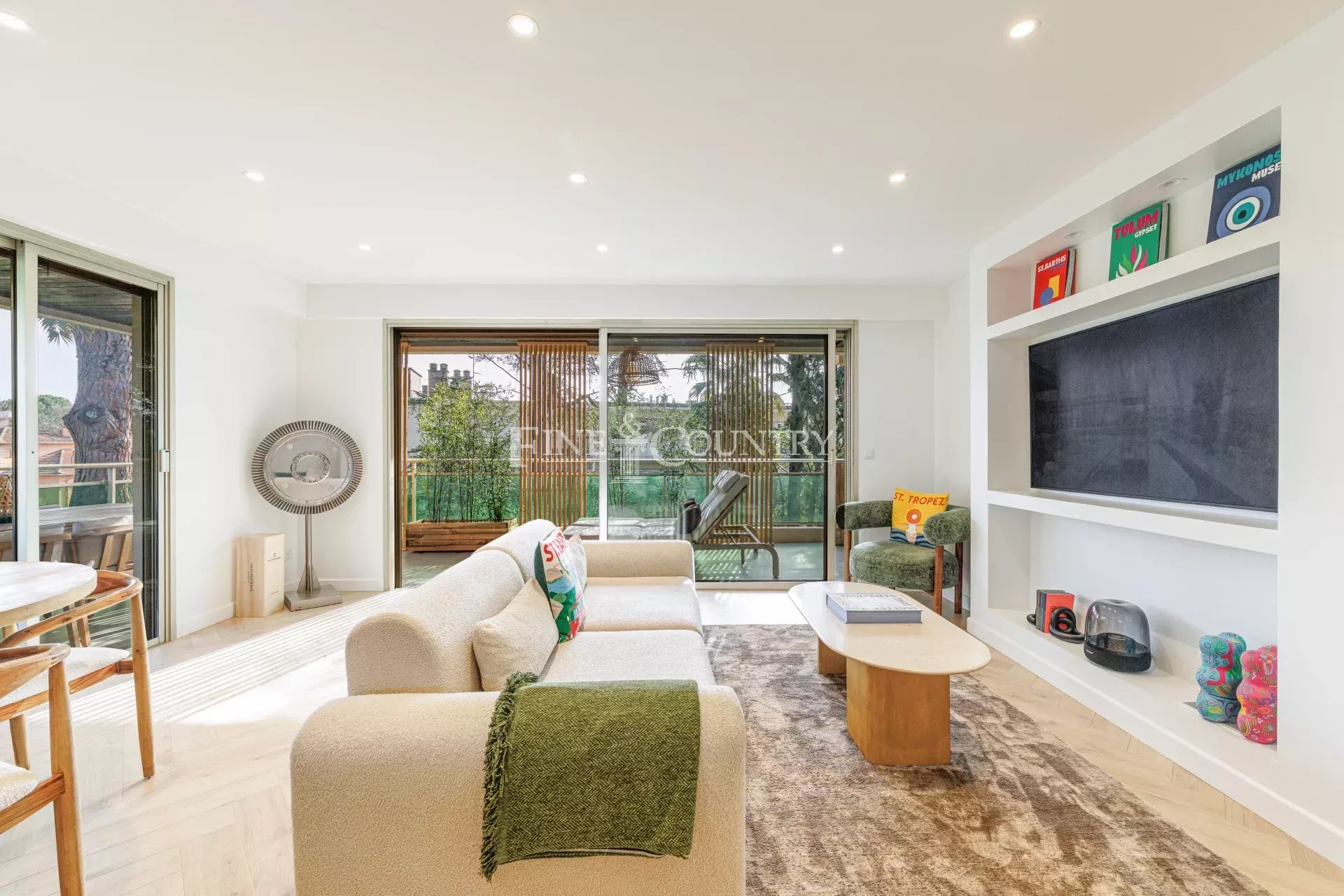 Photo of For Sale – 2-Bedroom Apartment – Cannes Montrose