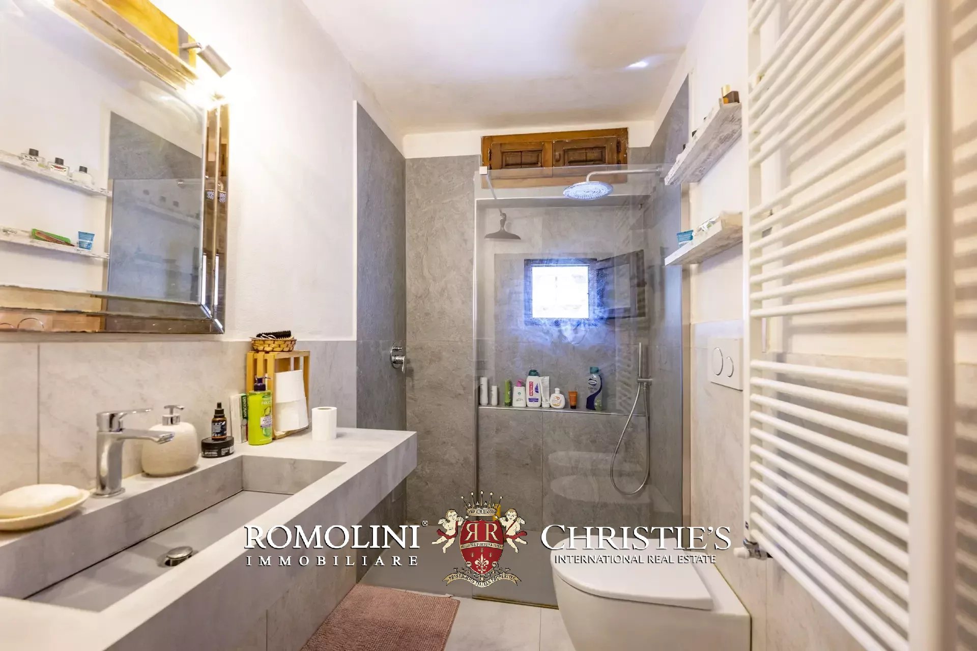 101-HA ESTATE WITH NATURAL SPRINGS FOR SALE BETWEEN AREZZO AND FLORENCE