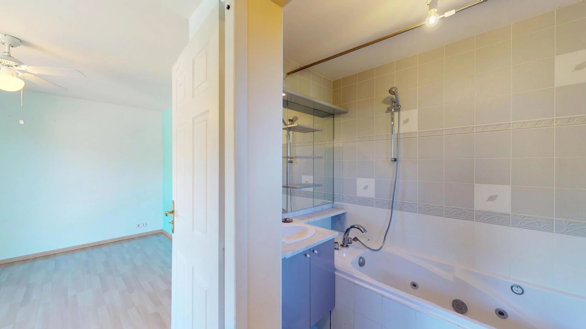 Villa 3 chambres, 3 SdB, jardin, dans résidence piscine - prox. Genève