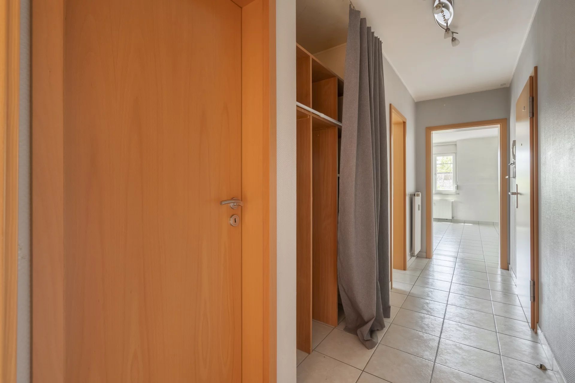 Apartamento luminoso no último andar com garagem privativa