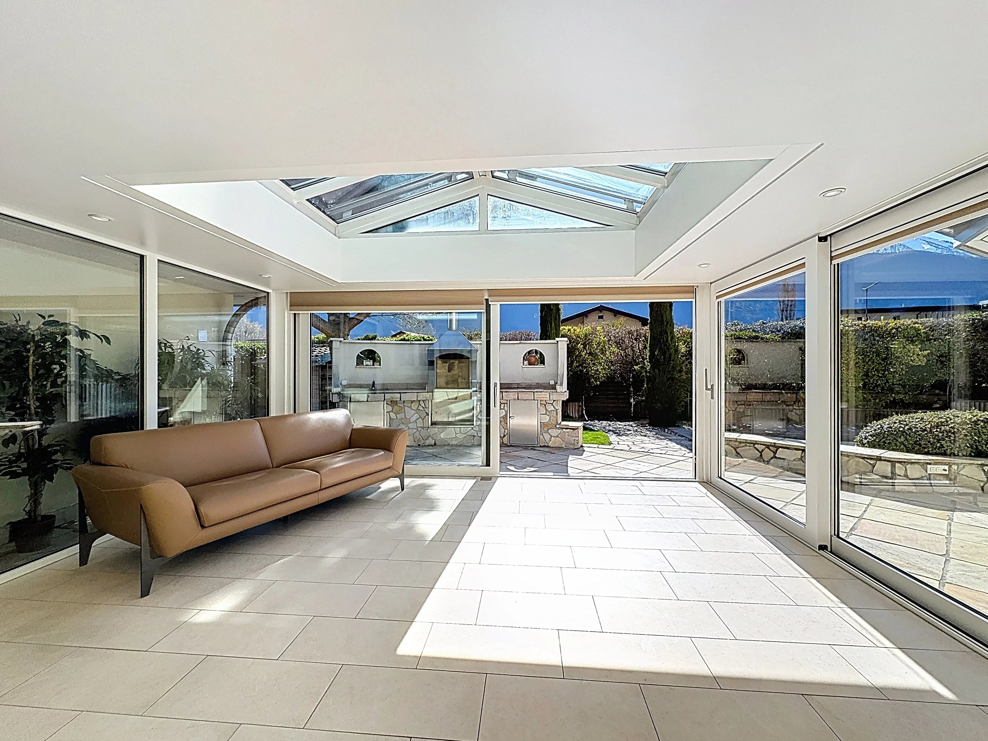 Spacieuse villa 5.5 pièces avec piscine et jardin