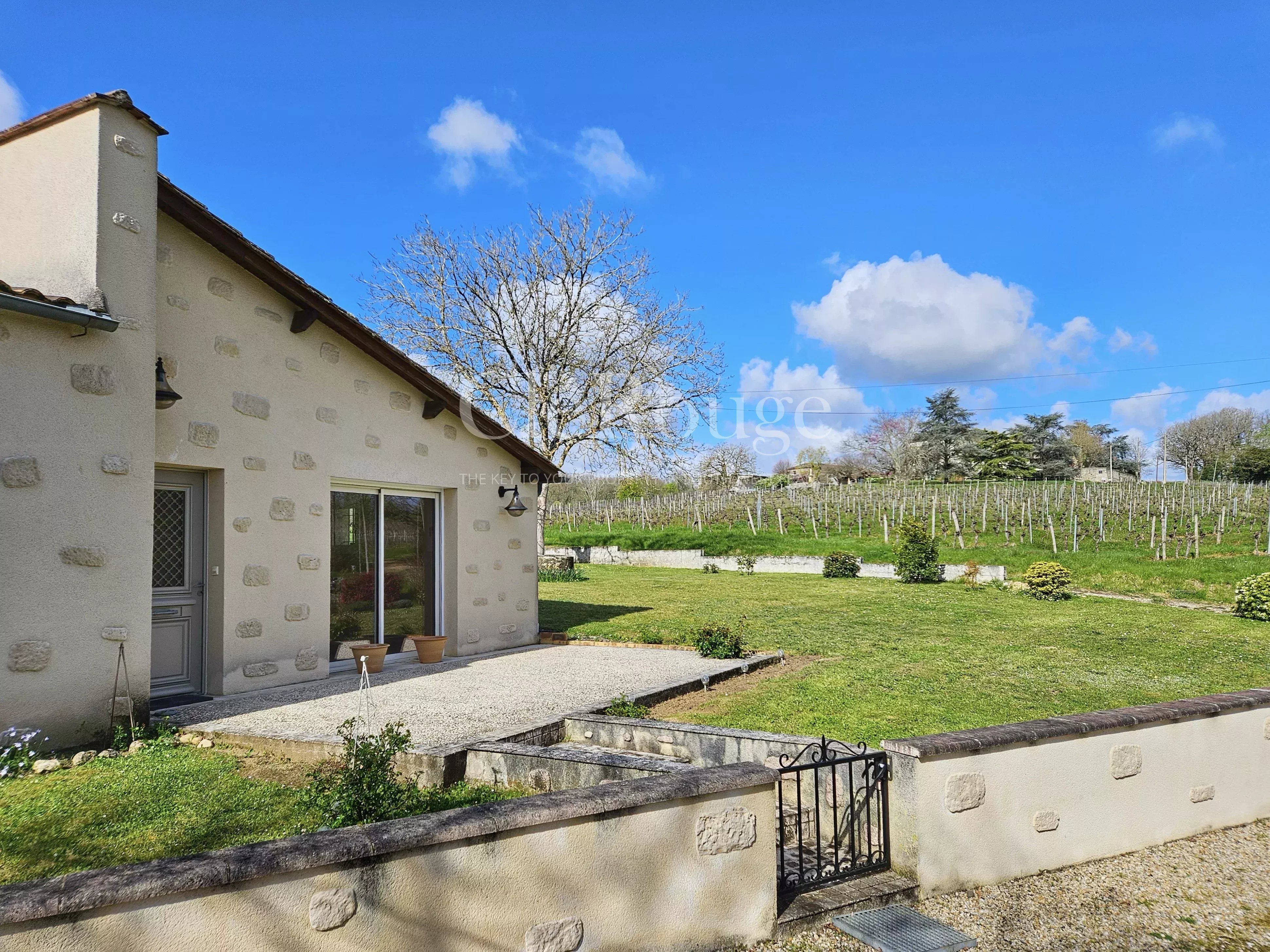 Charmante woning met prachtig uitzicht op 5 minuten van Gensac