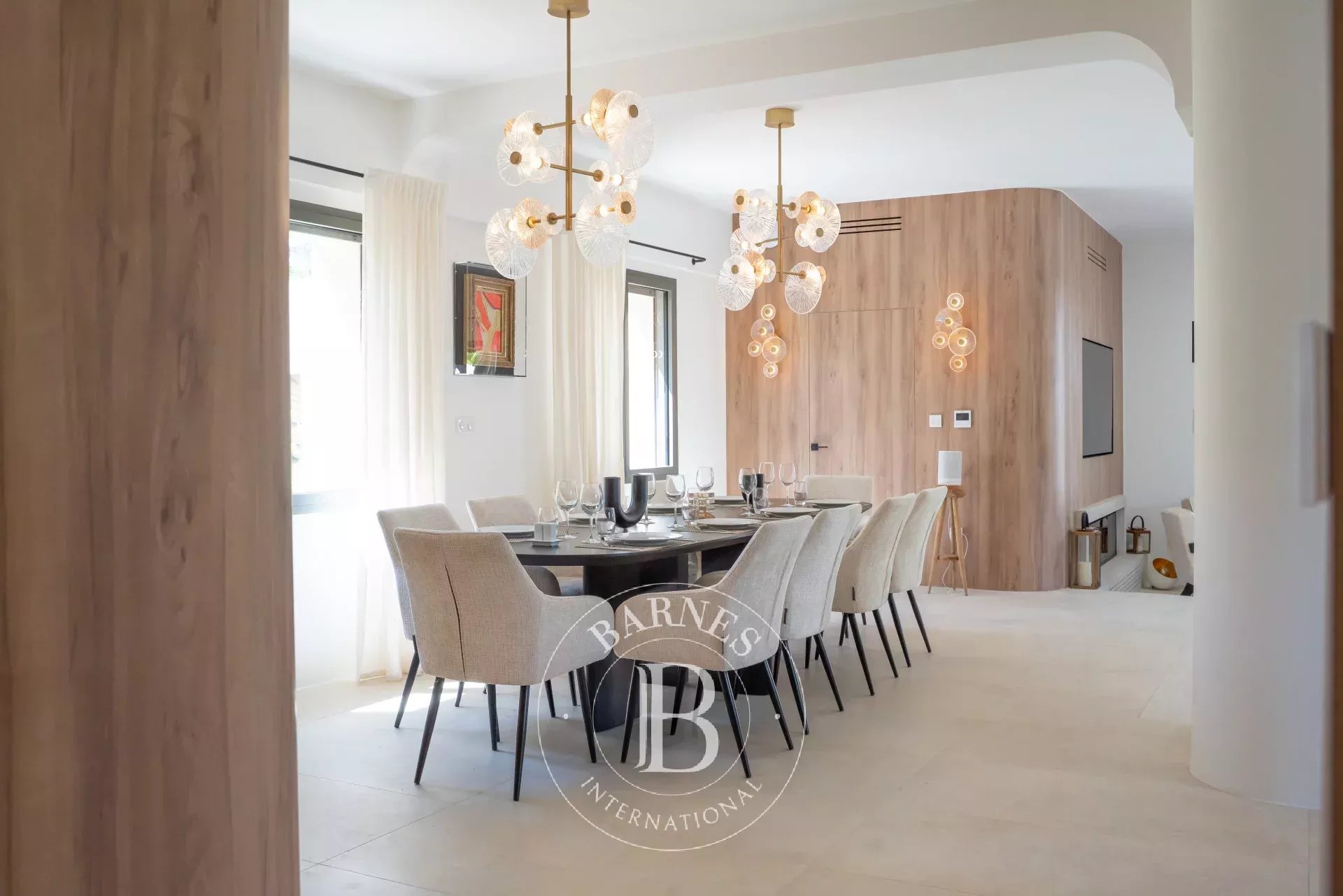 SAINT-TROPEZ – CLOSE TO VILLAGE – RENOVATED HOUSE WITH 5 BEDROOMS AND POOL - picture 7