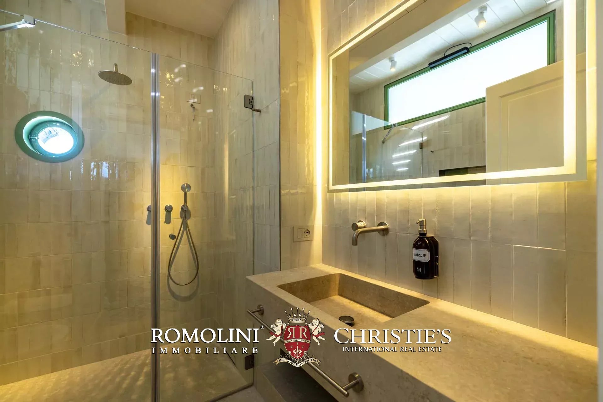 8 Bedroom Villa/Townhouse's Image 107