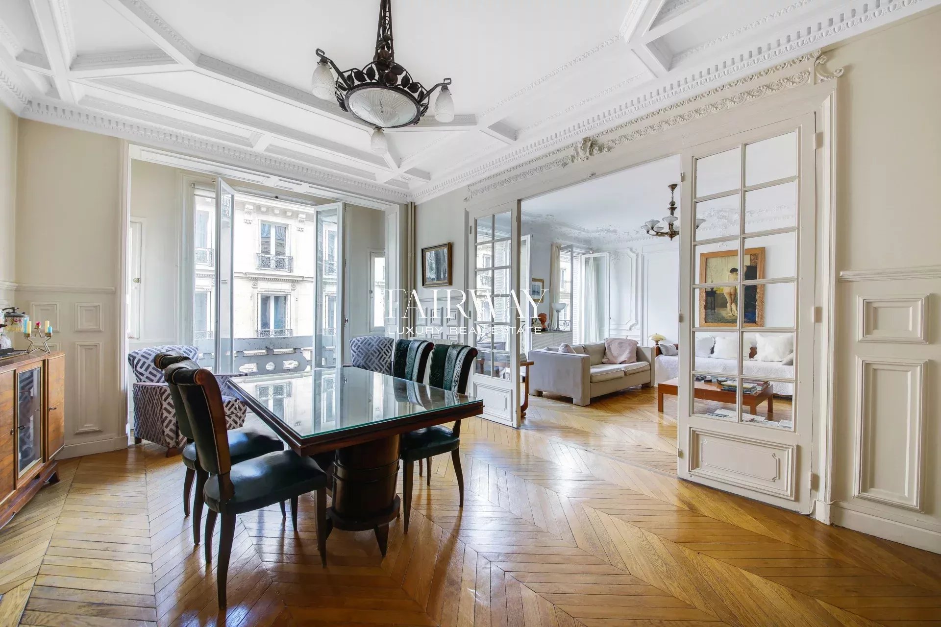 Appartement familial de standing de 6 pièces et 165m² avec double réception près du Parc Monceau, 17ème arrondissement de Paris