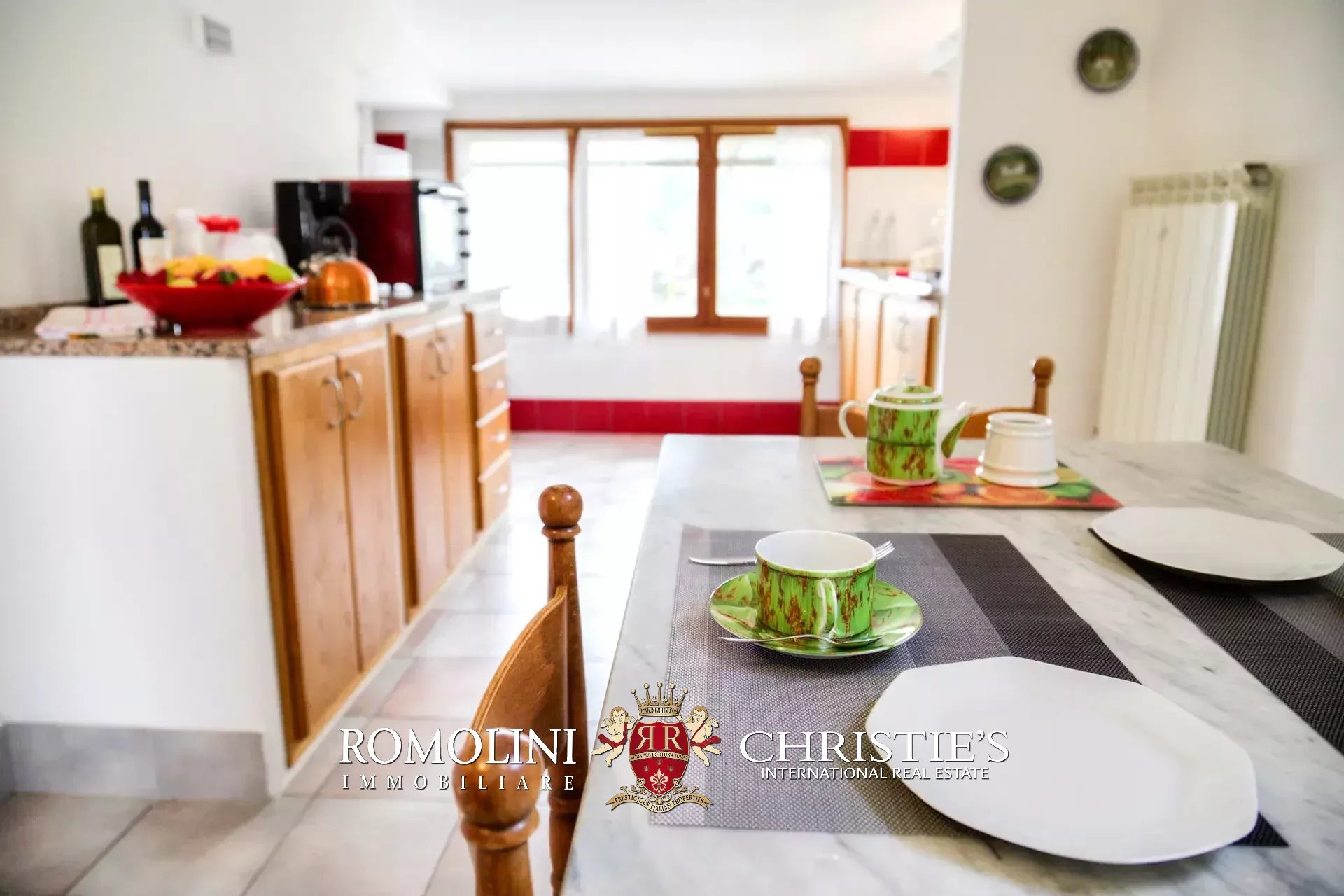 18 Bedroom Vineyard's Image 75