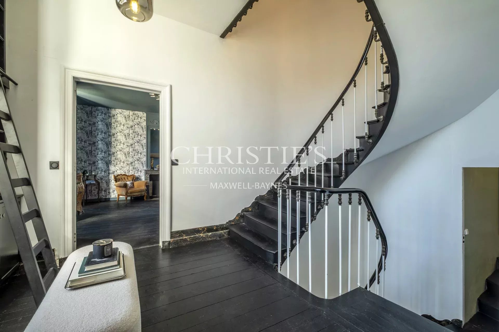 6 Bedroom Chateau's Image 10