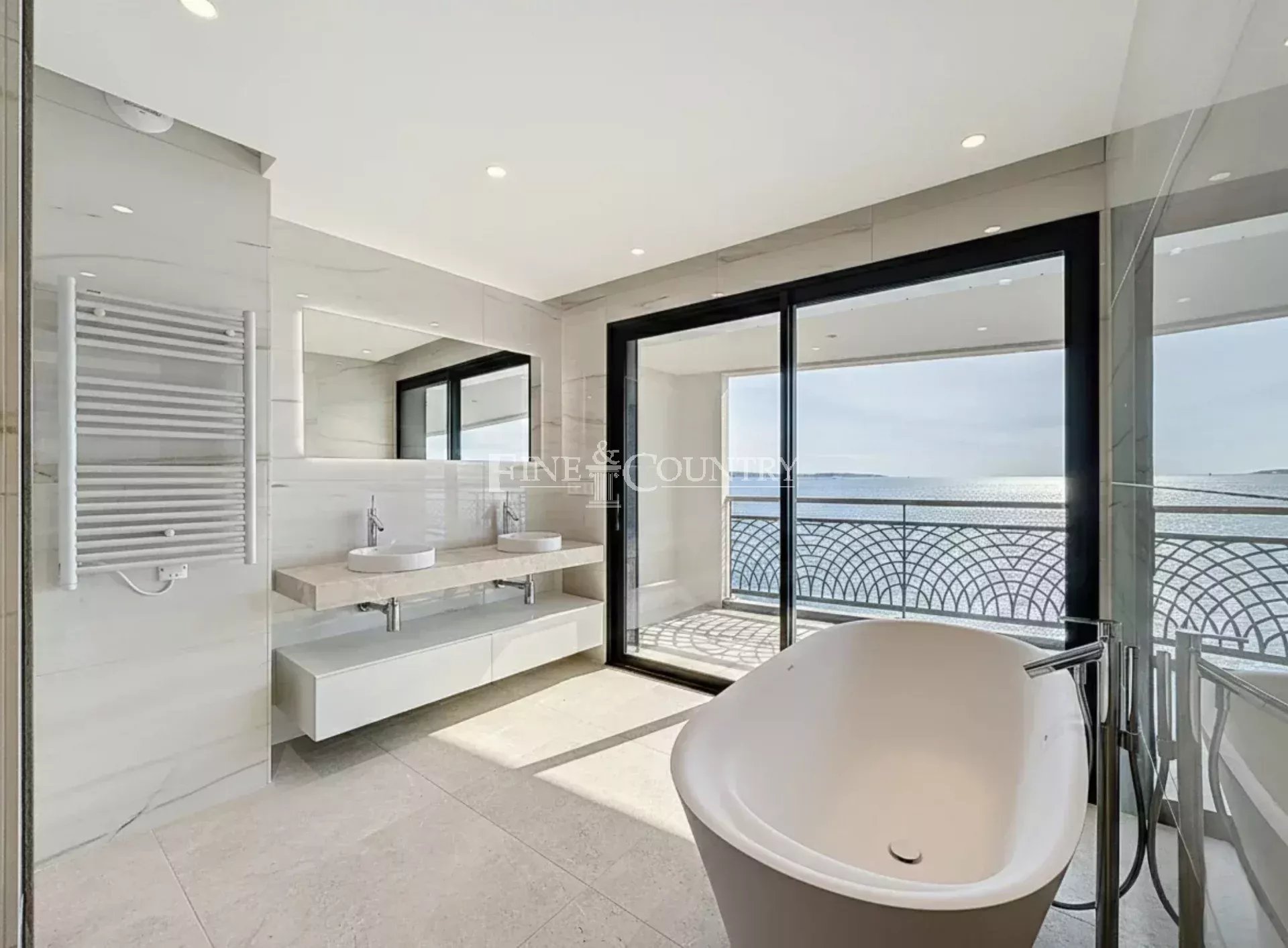 Photo of APPARTEMENT FOR SALE CANNES SEA VIEW