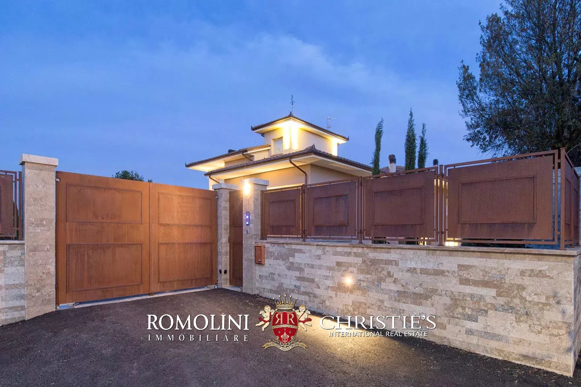 7 Bedroom Villa/Townhouse's Image 29