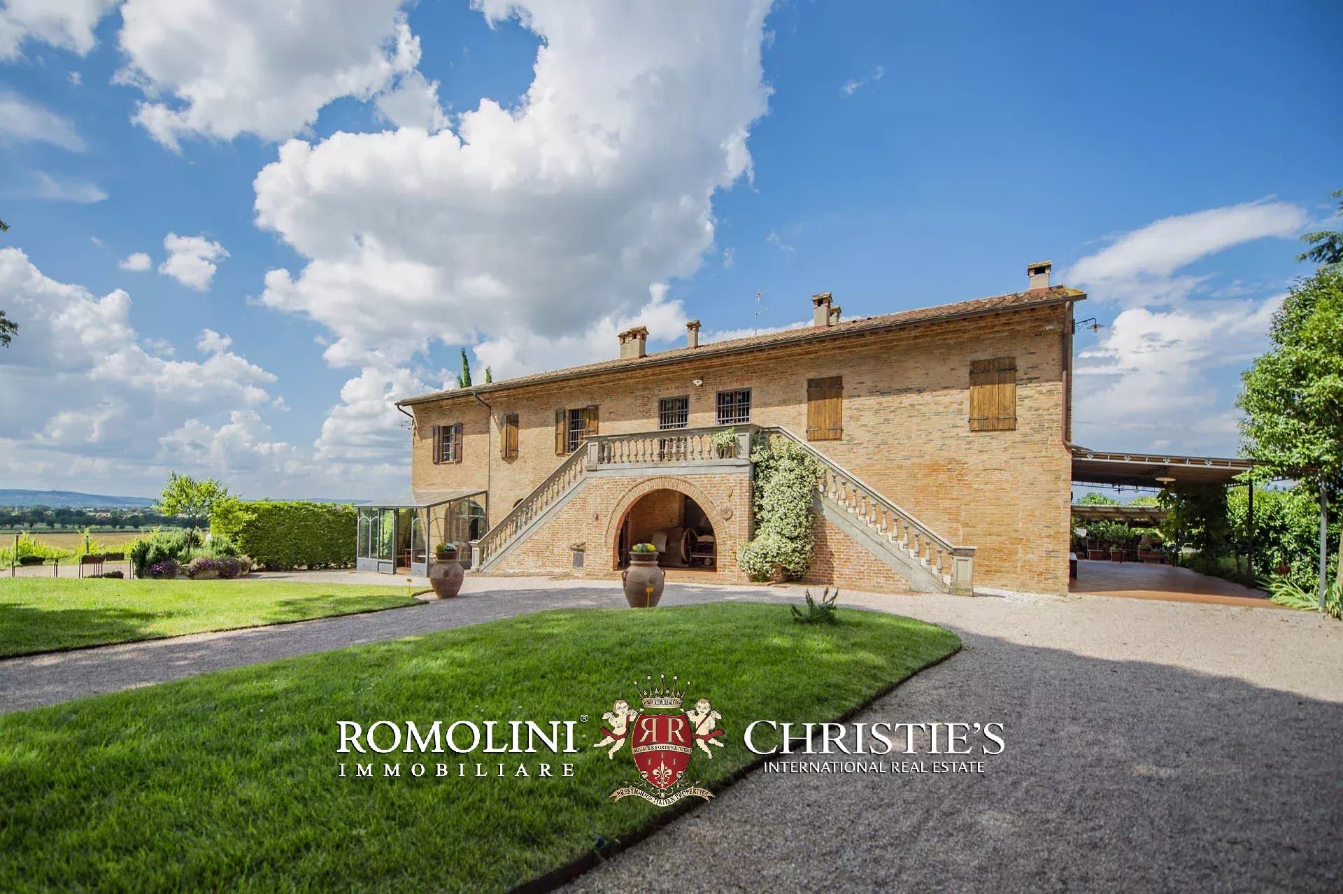 34 Bedroom Vineyard's Image 6