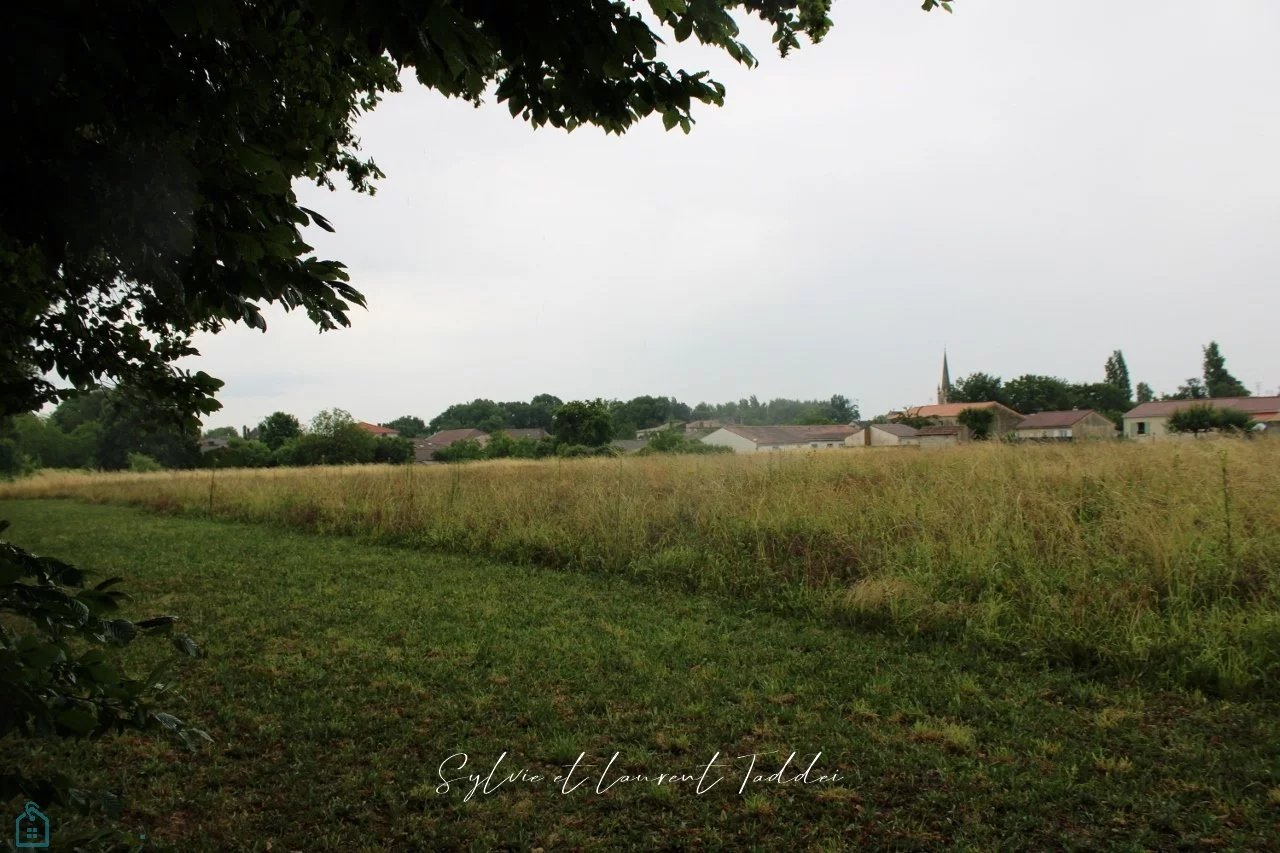 TERRAIN CONSTRUCTIBLE NON VIABILISE