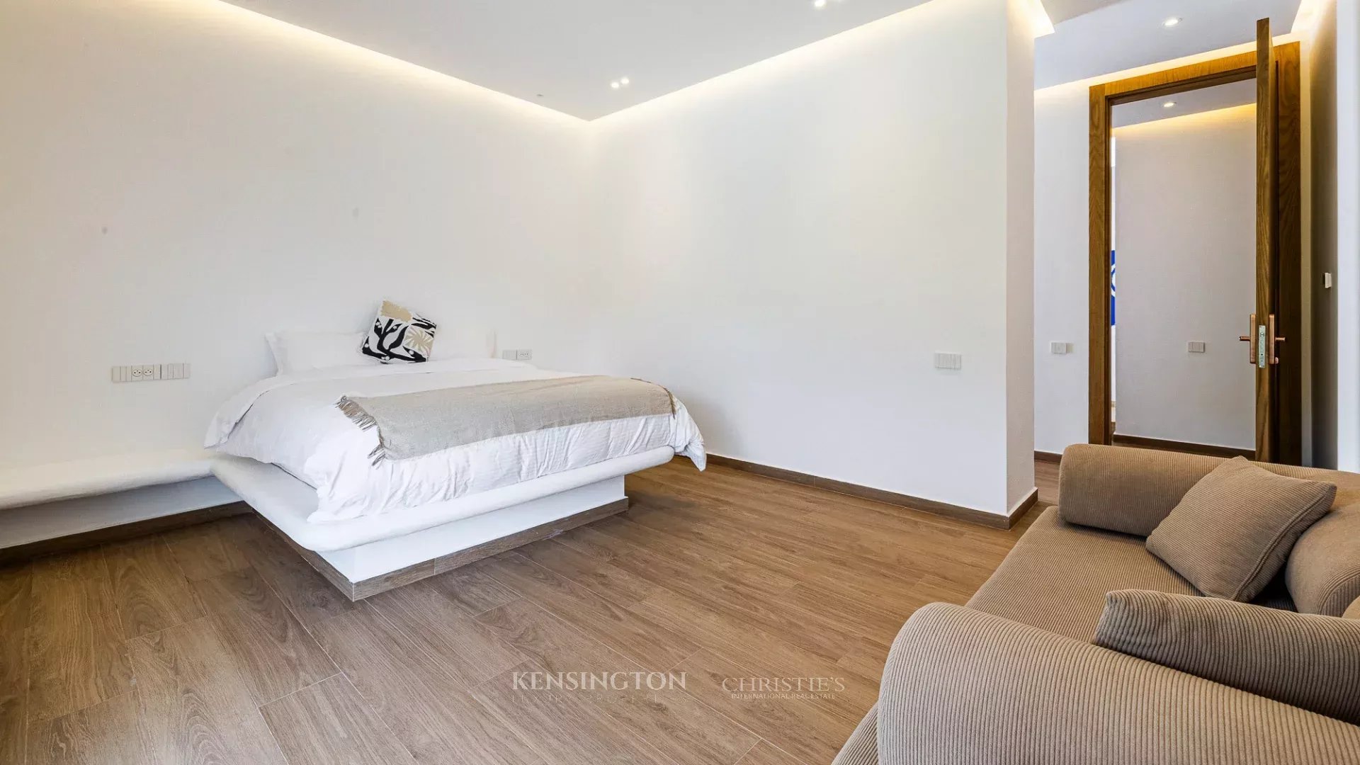 9 Bedroom Villa/Townhouse's Image 40