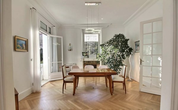 1930s Bourgeois Luxury Villa in Cannes | Prestigious Family Estate — photo 3