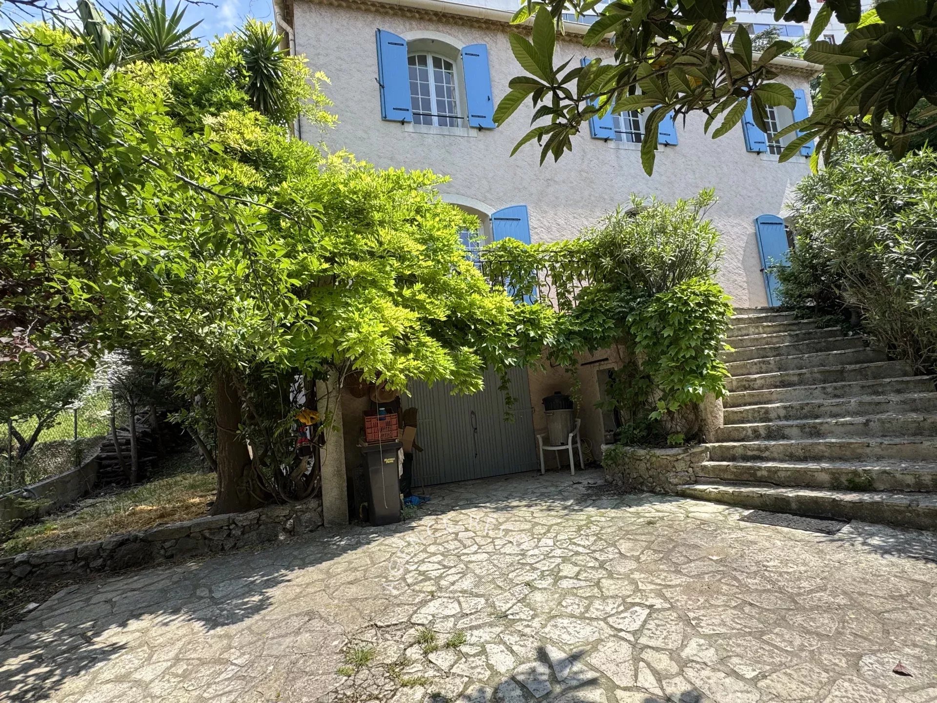 MAISON 4 CHAMBRES JARDIN PISCINE GARAGE PROX TERRAIL MARSEILLE 13007