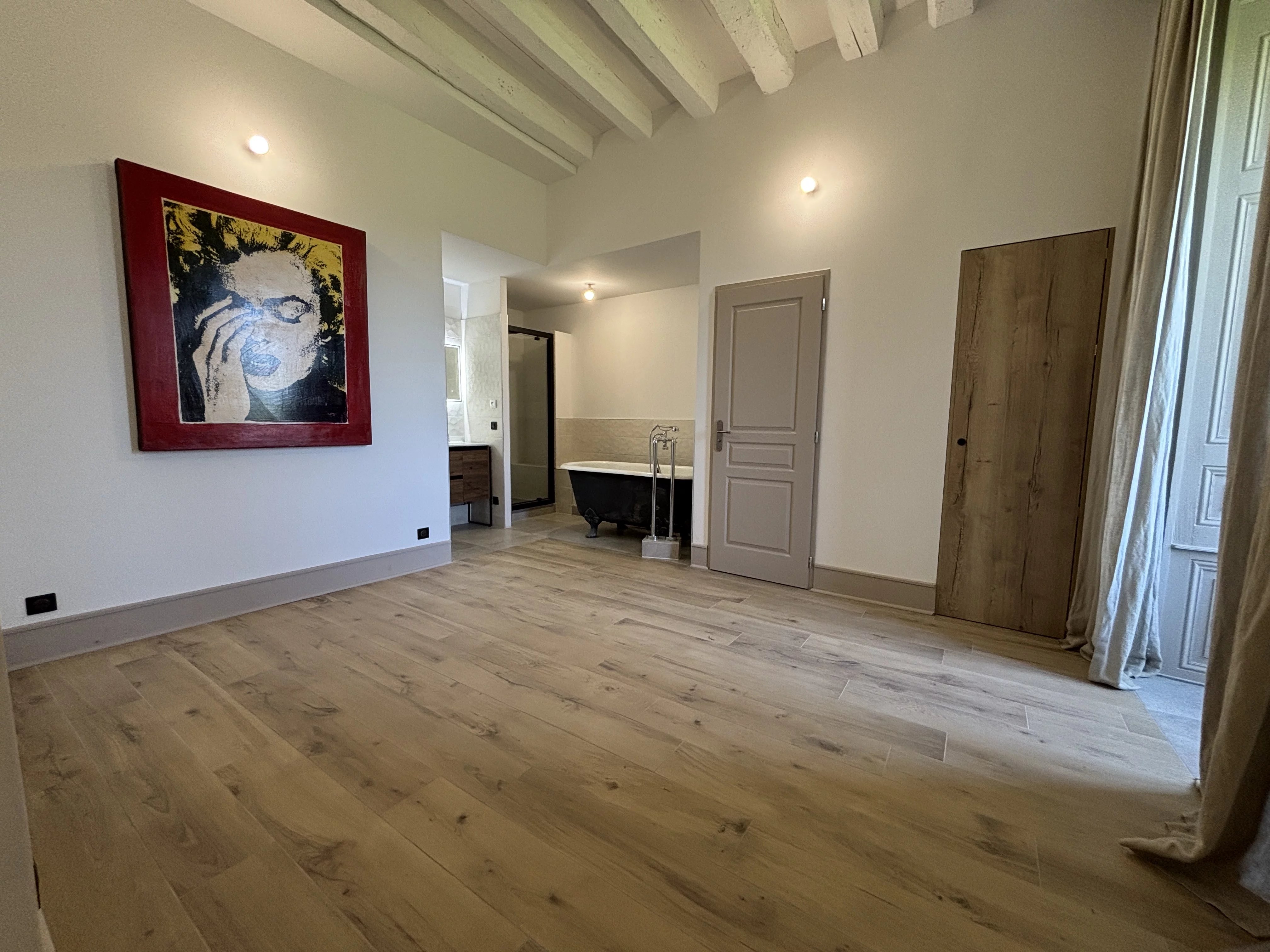 Außergewöhnliche Duplex-Wohnung mit 3 Schlafzimmern in renoviertem Schloss