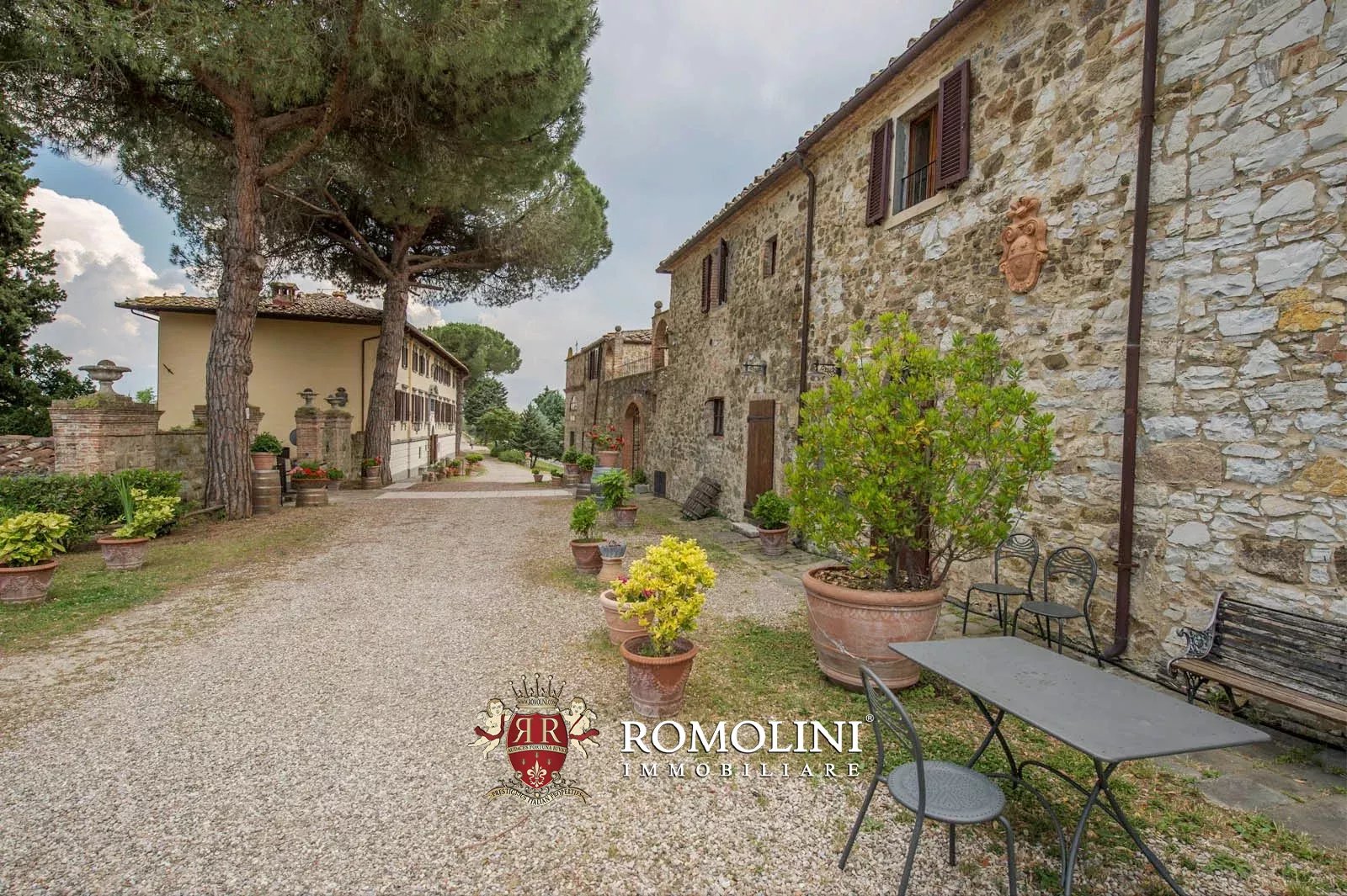 53 Bedroom Vineyard's Image 19
