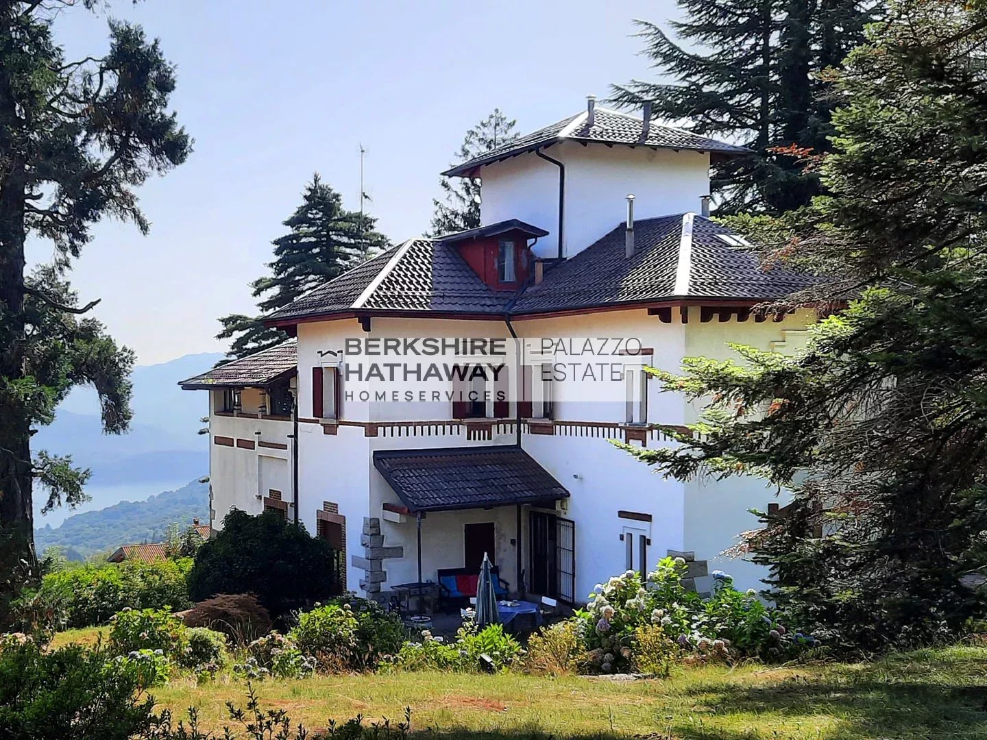 Villa in Stresa - view 1