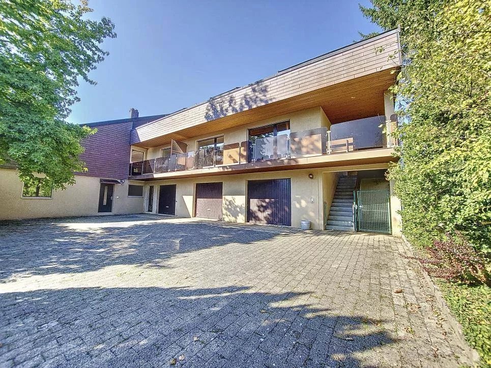 Opportunité pour Investisseurs : Immeuble avec 3 Appartements Spacieux !