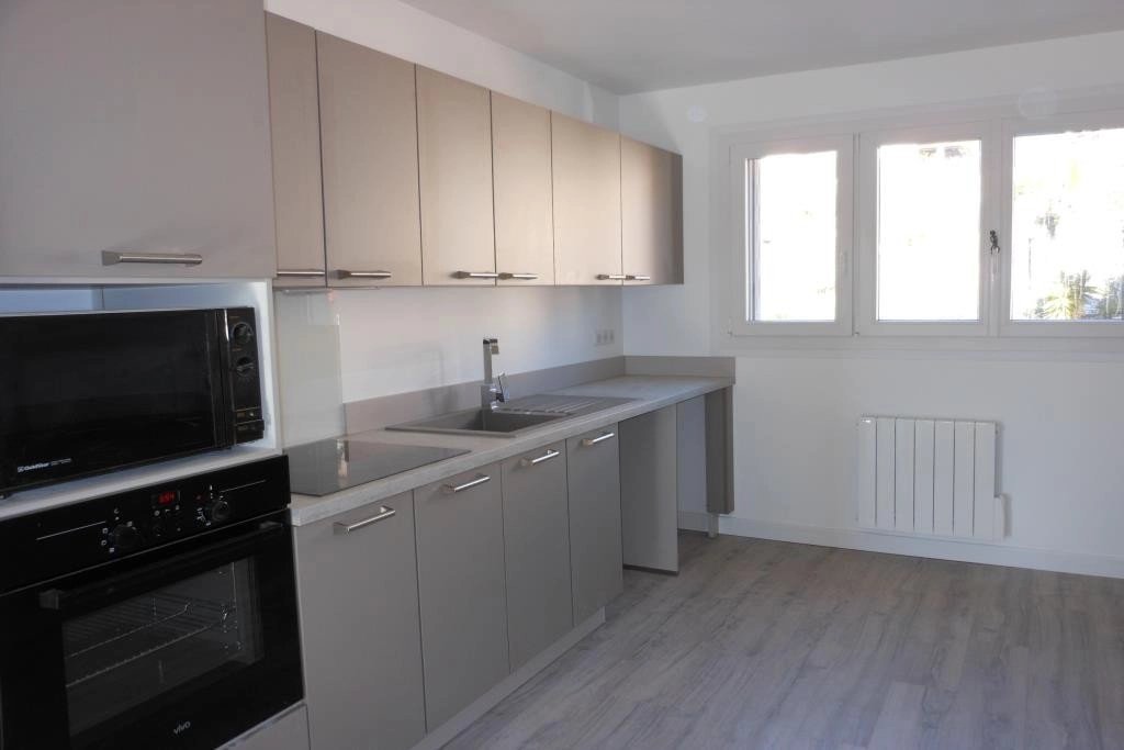 3 PIECES 65,39 M²