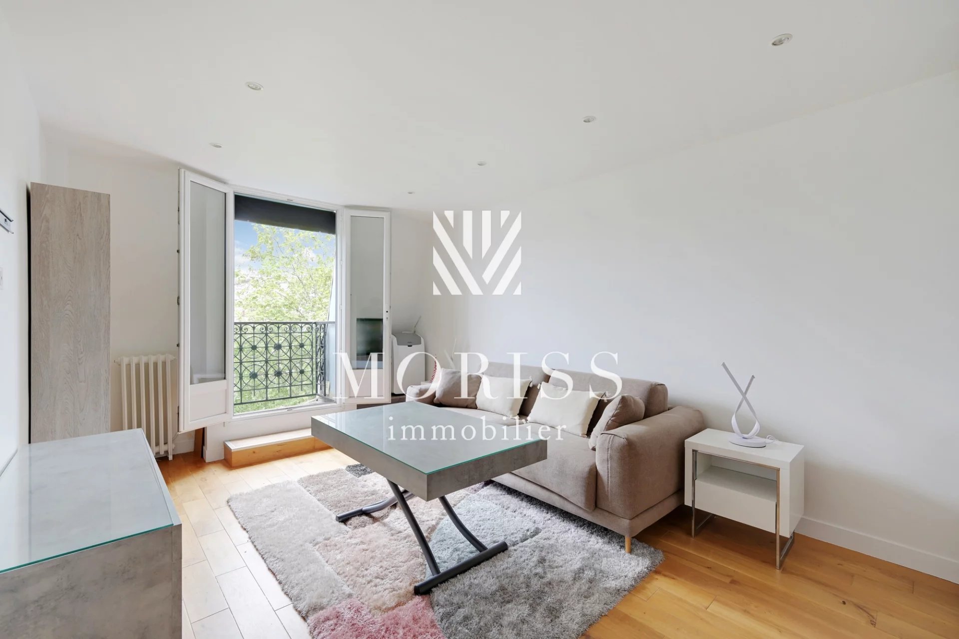 Deux pièces avec balcon vue Tour Eiffel - 28m2 - Image Array