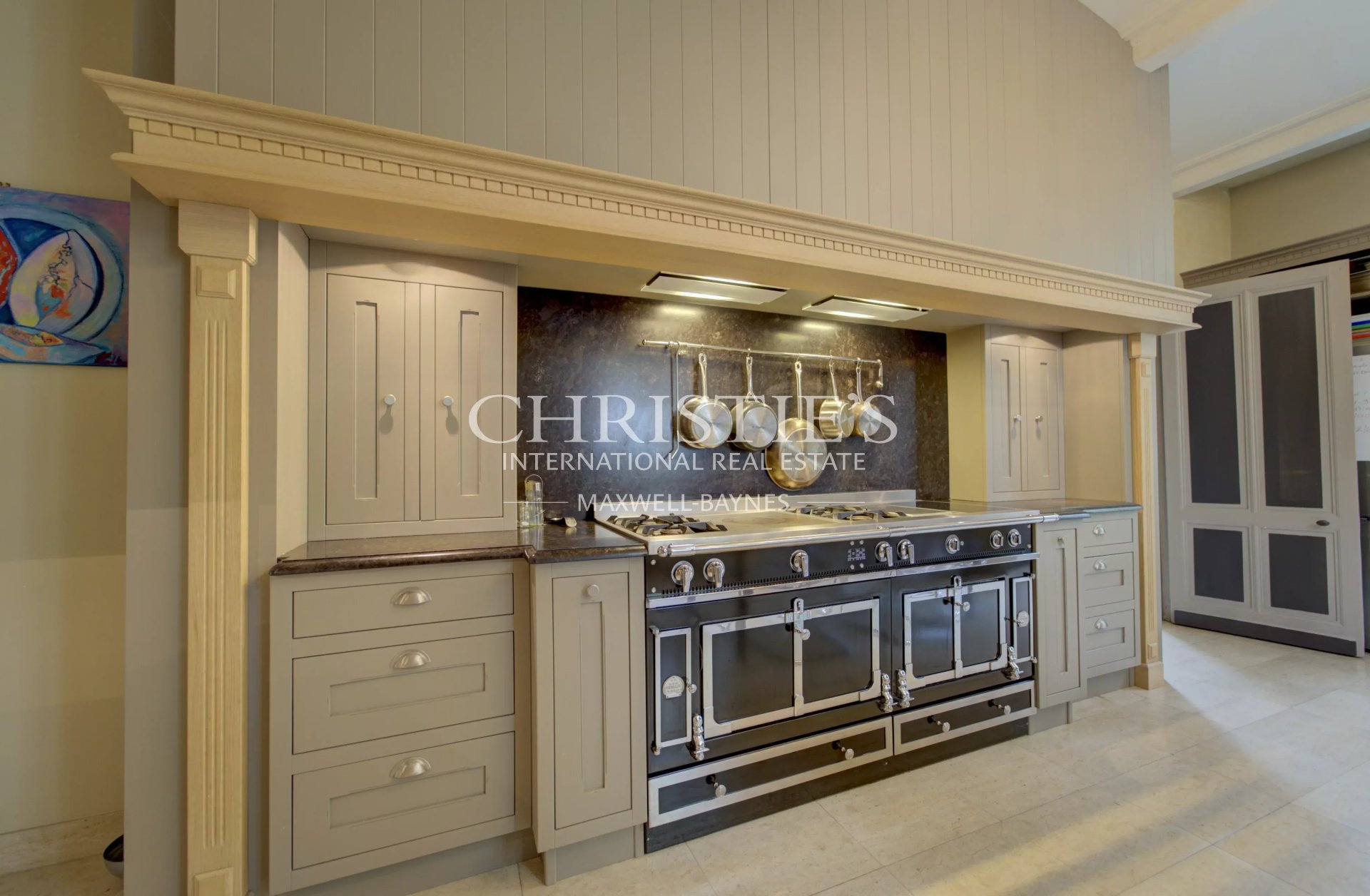 9 Bedroom Chateau's Image 5