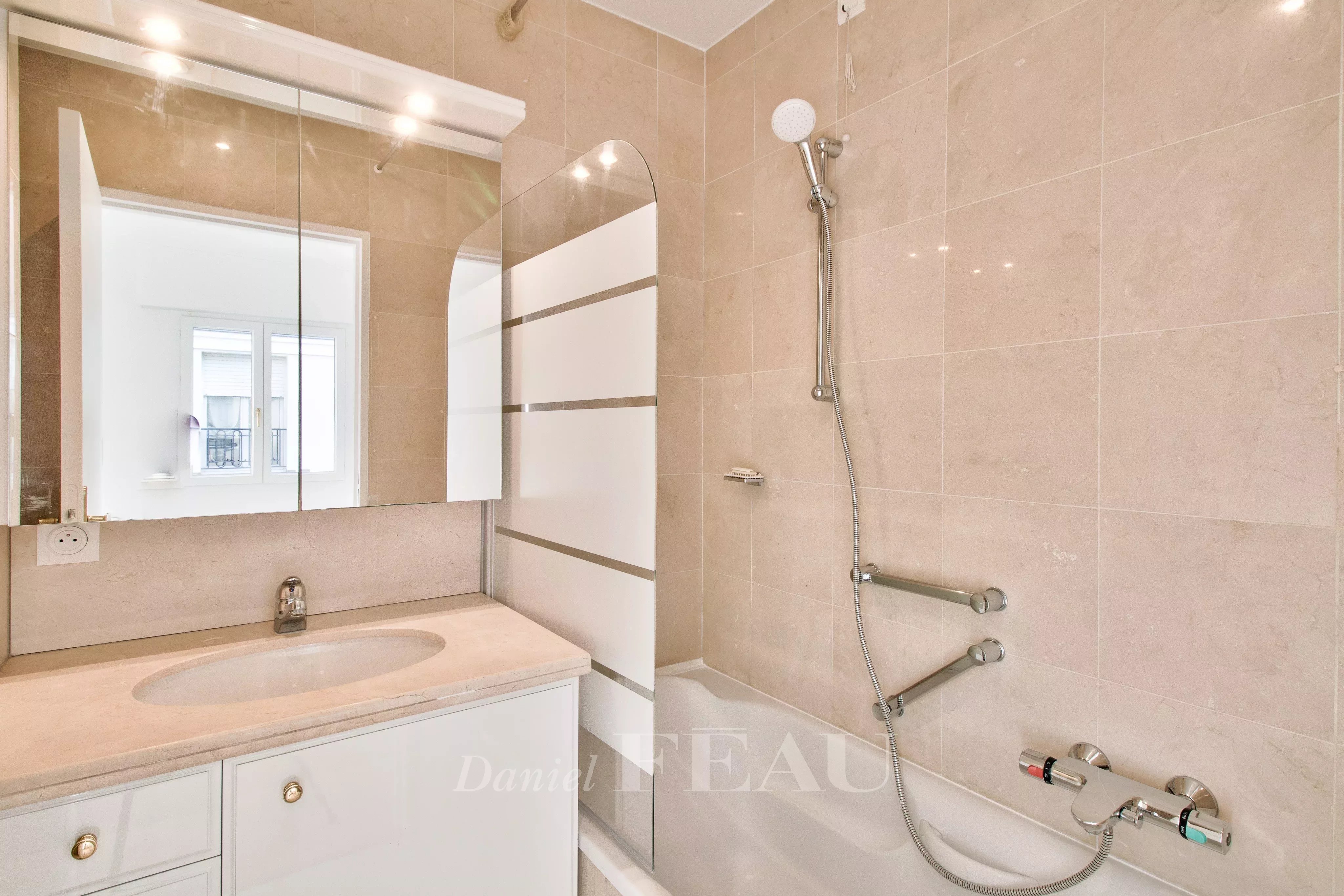 Location Appartement Paris 17ème