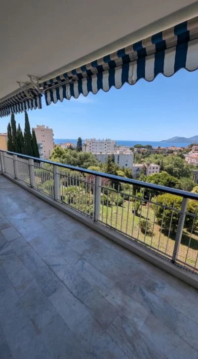 Trois pièces de 80m² avec cave, terrasse et deux balcons