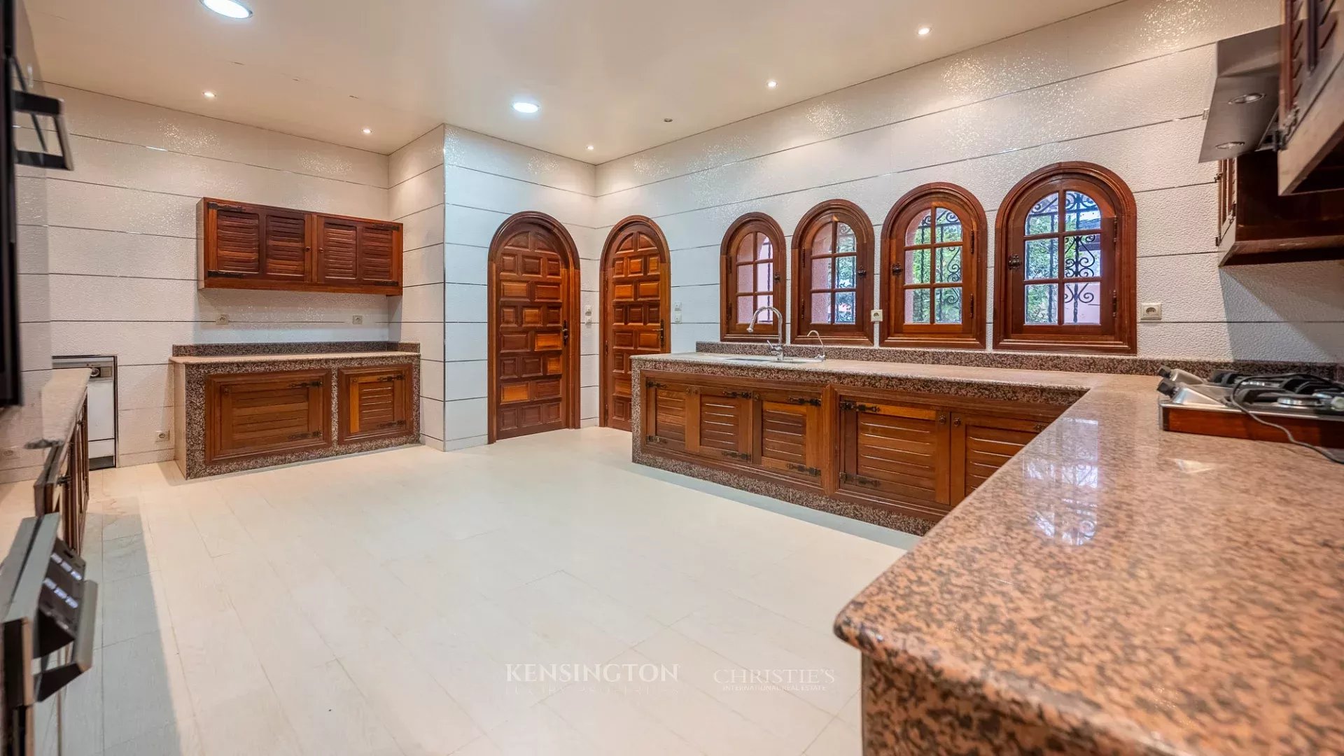 4 Bedroom Villa/Townhouse's Image 36