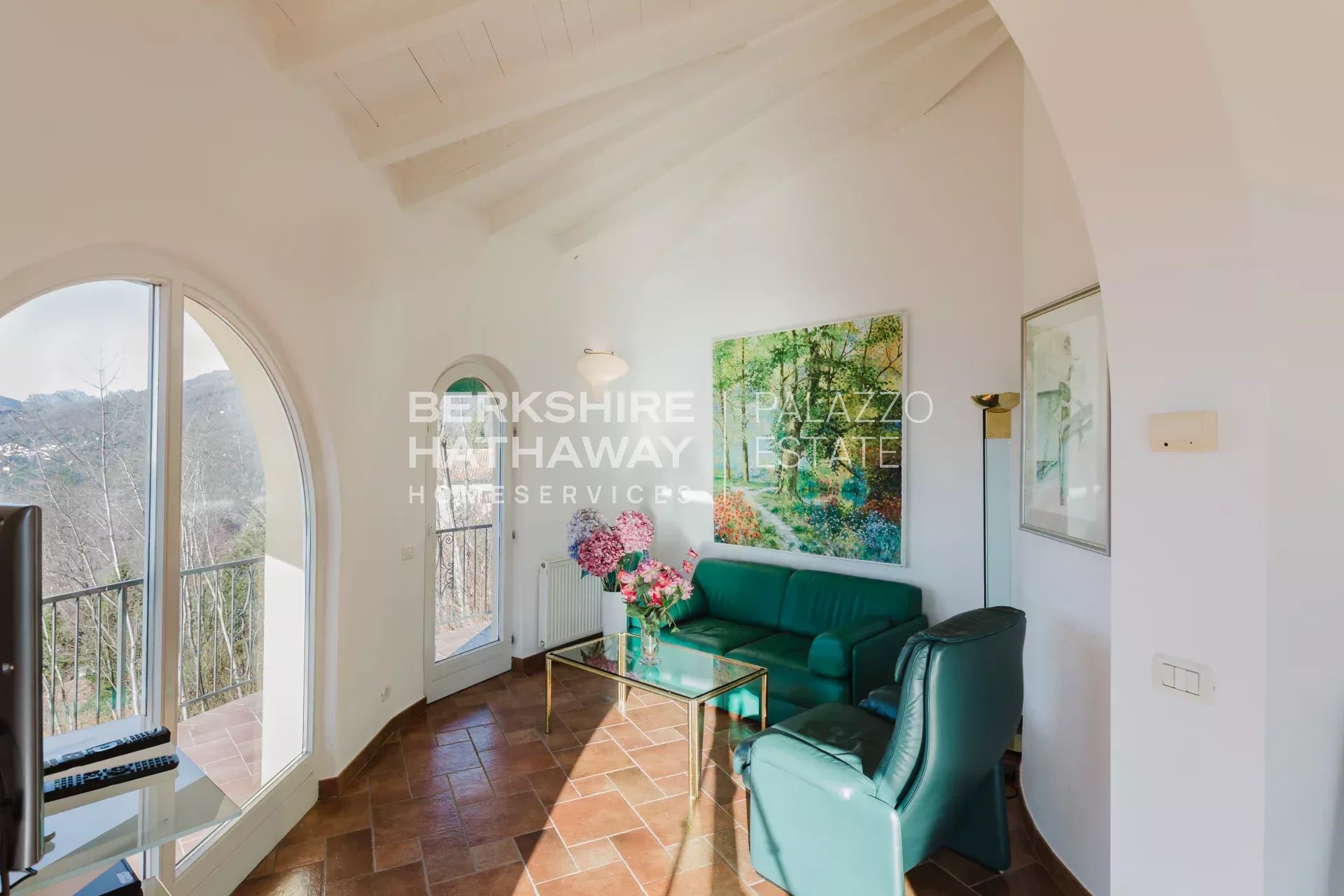 Villa moderna di lusso con vista panoramica sul Lago Maggiore e sulle Alpi