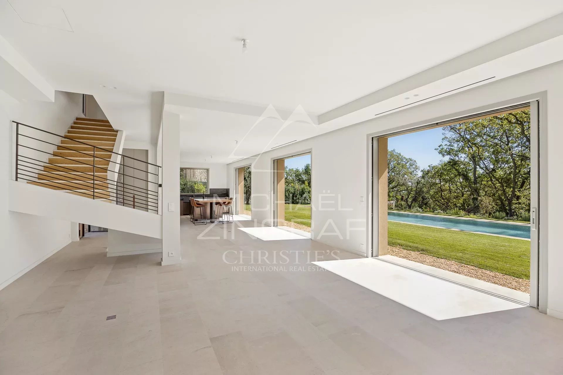 4 Bedroom Villa/Townhouse's Image 3