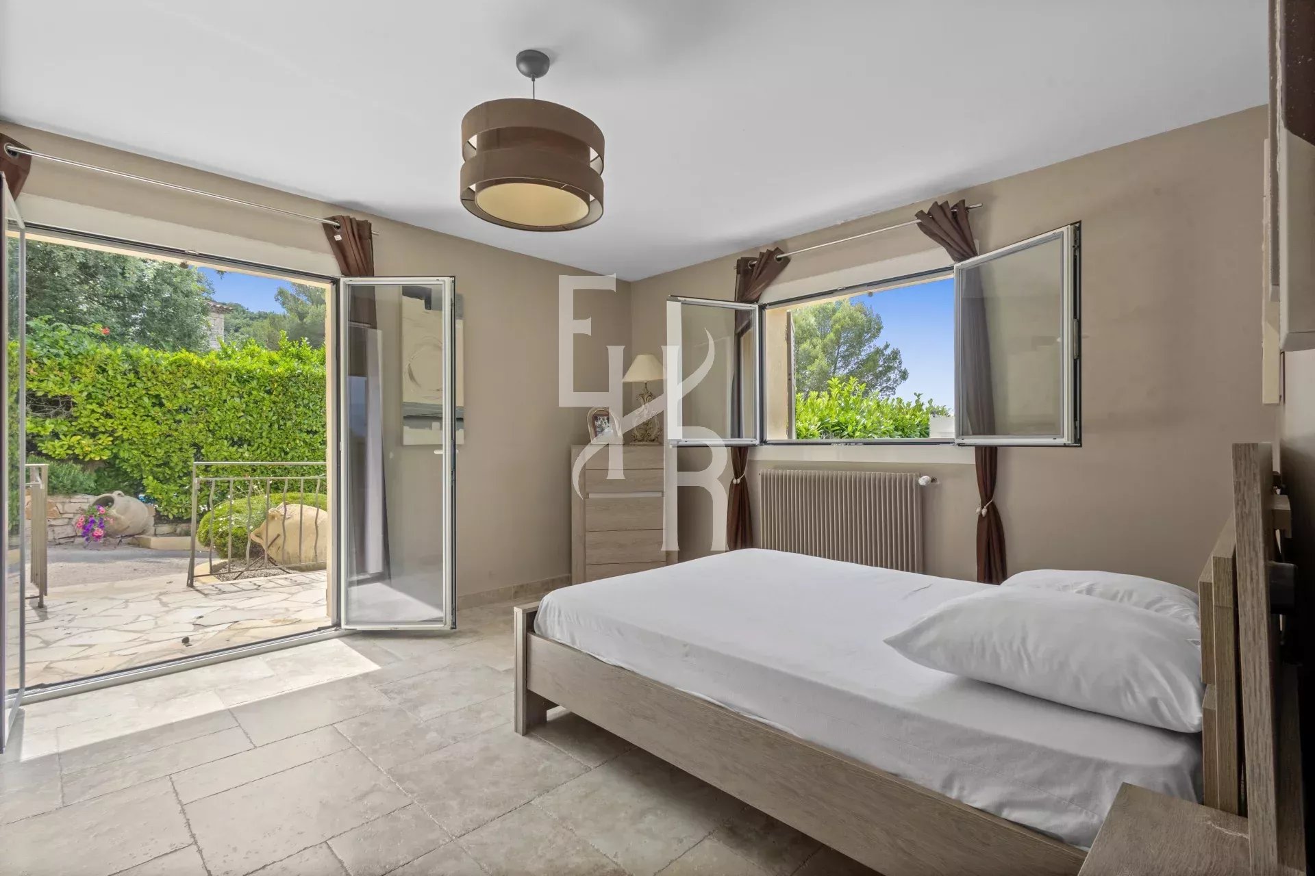Villa 8 P, vue panoramique à Vallauris
