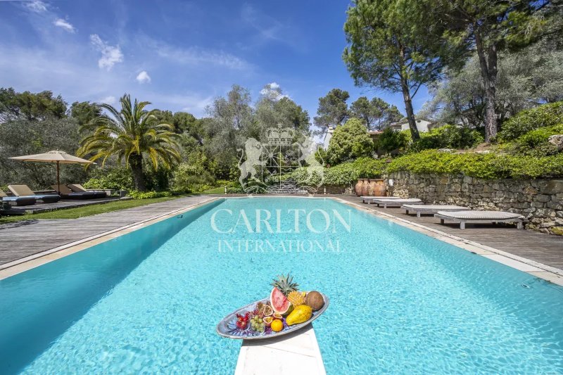Mougins