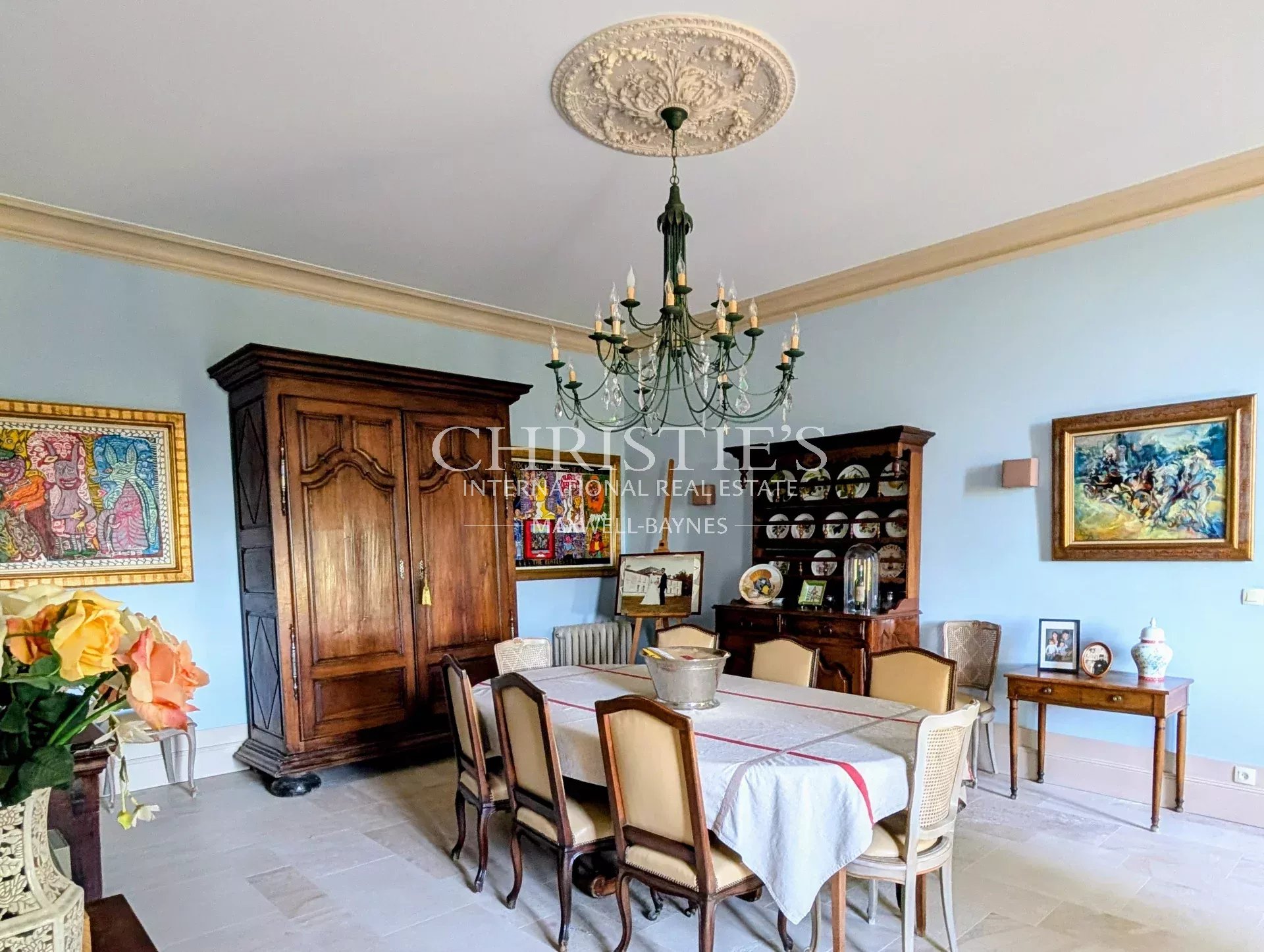 6 Bedroom Chateau's Image 4