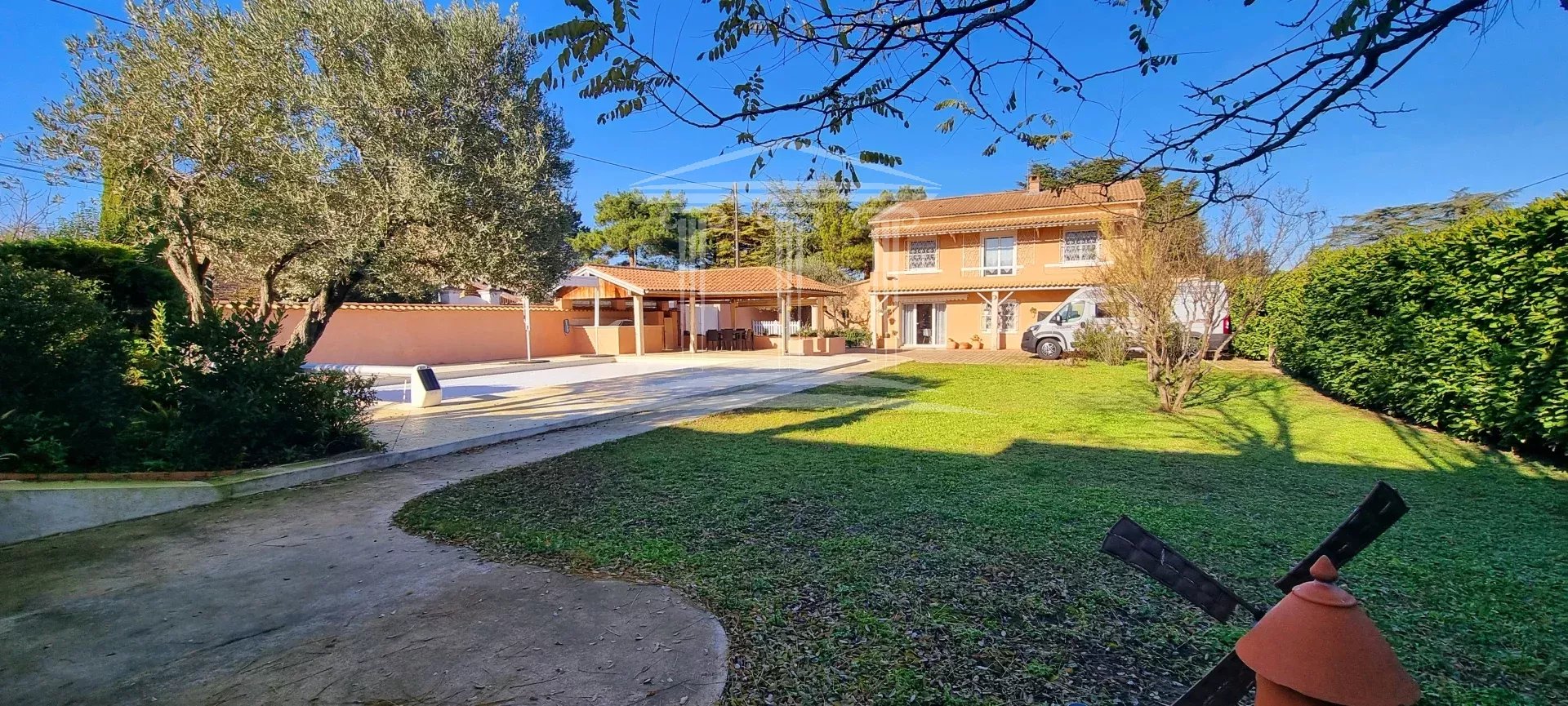 Agence immobilière de 
