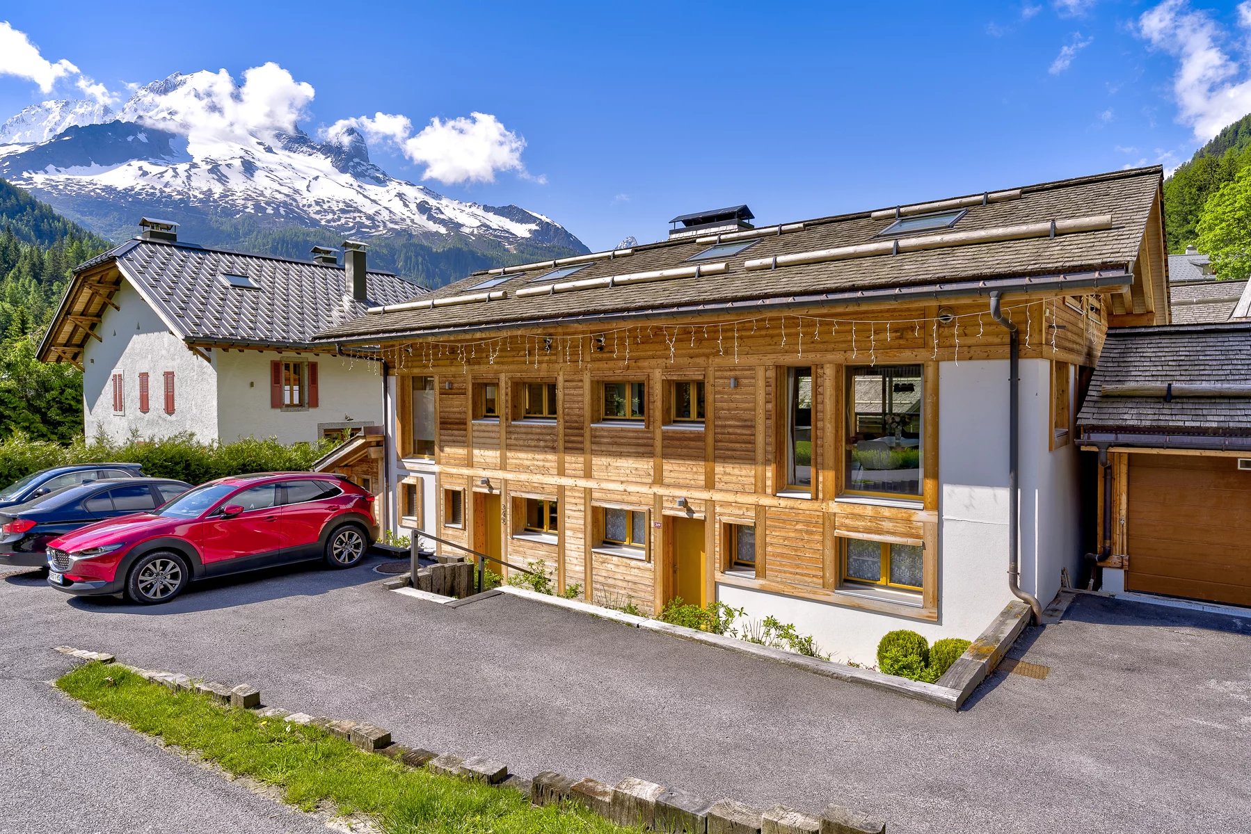 ARGENTIERE - Recently built, modern 4-bed demi-chalet Accommodation in Chamonix