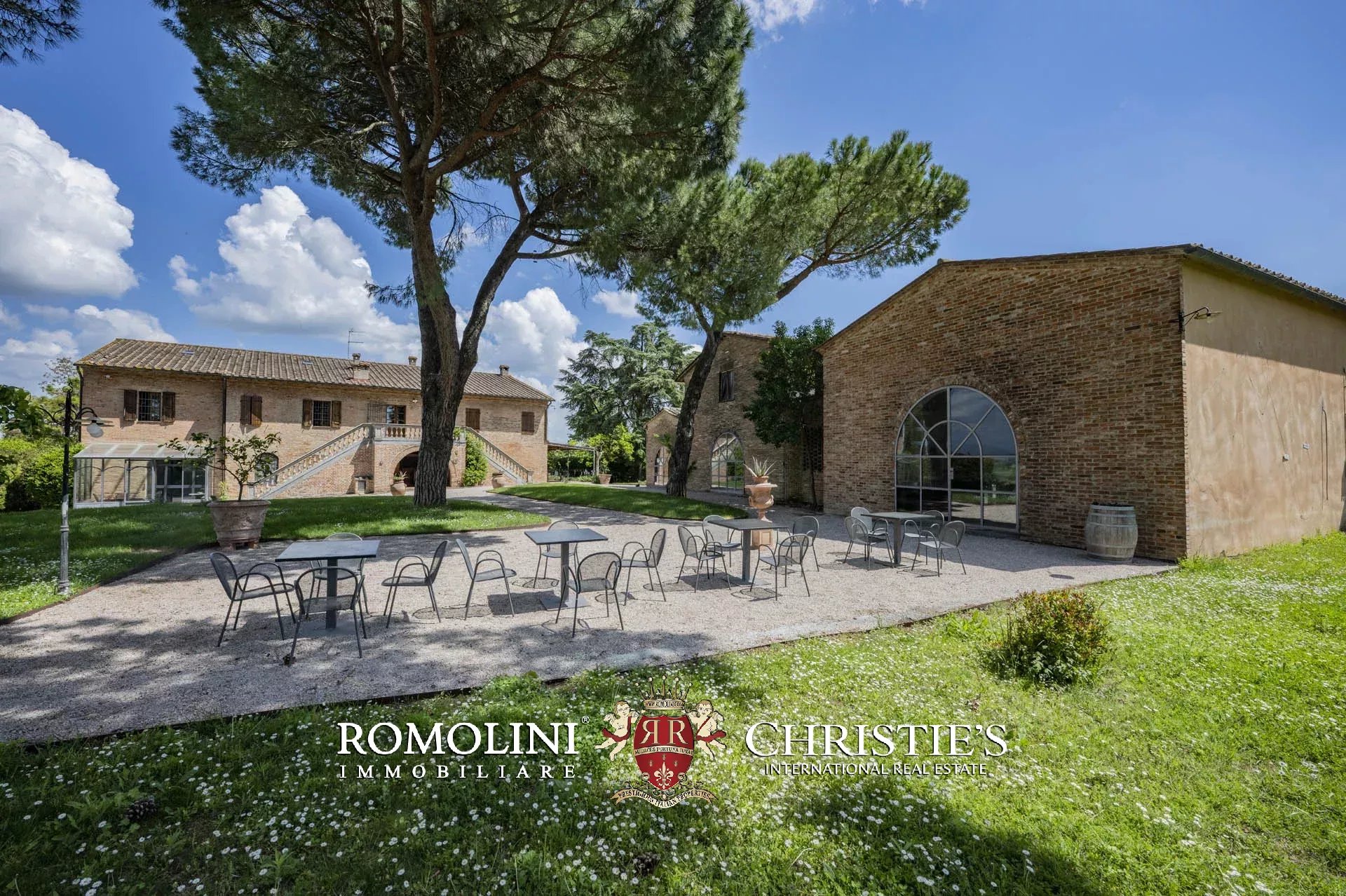 34 Bedroom Vineyard's Image 7