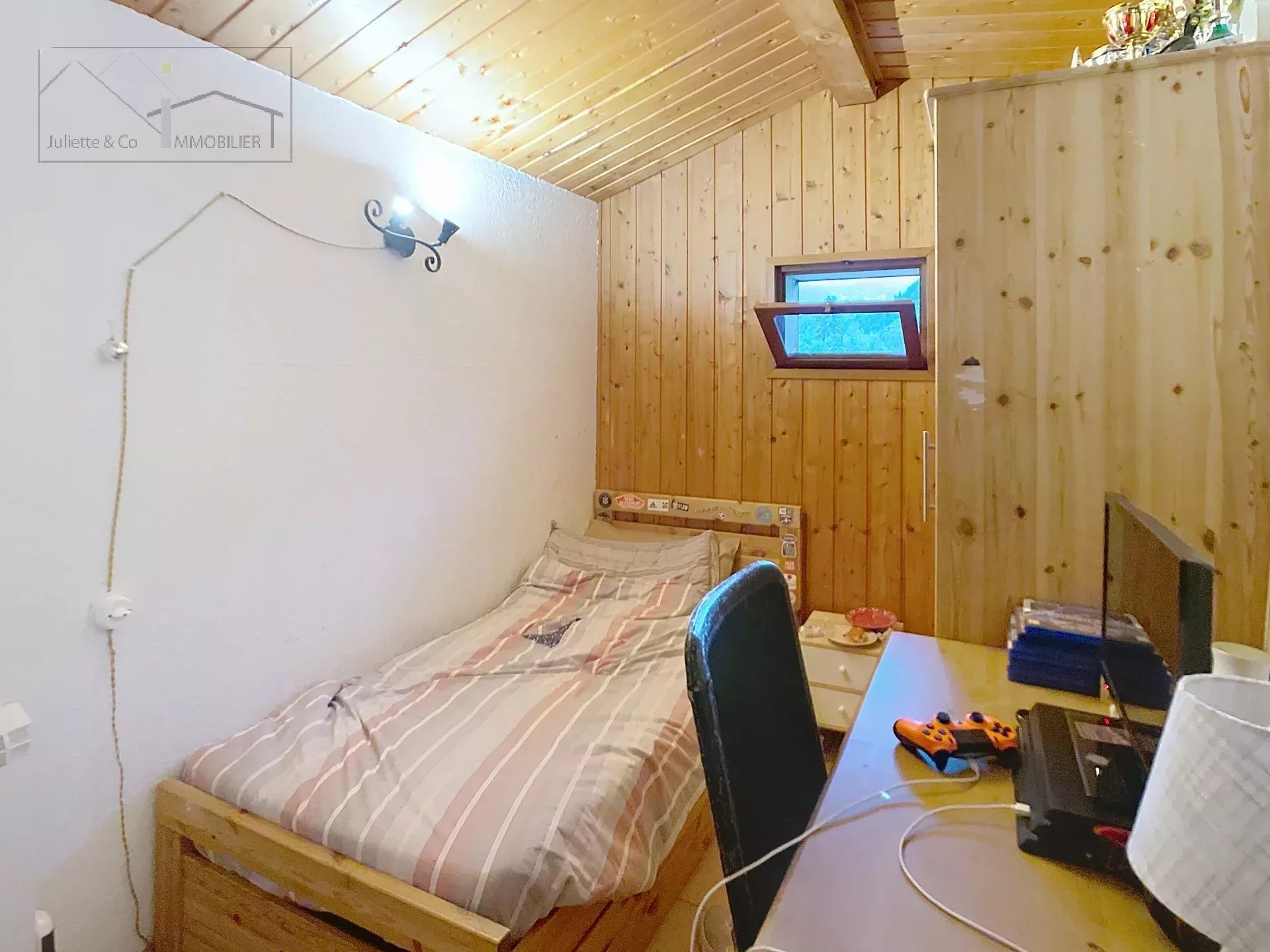 Photo of Charming Alpine Retreat: Spacious 5-Room Apartment
