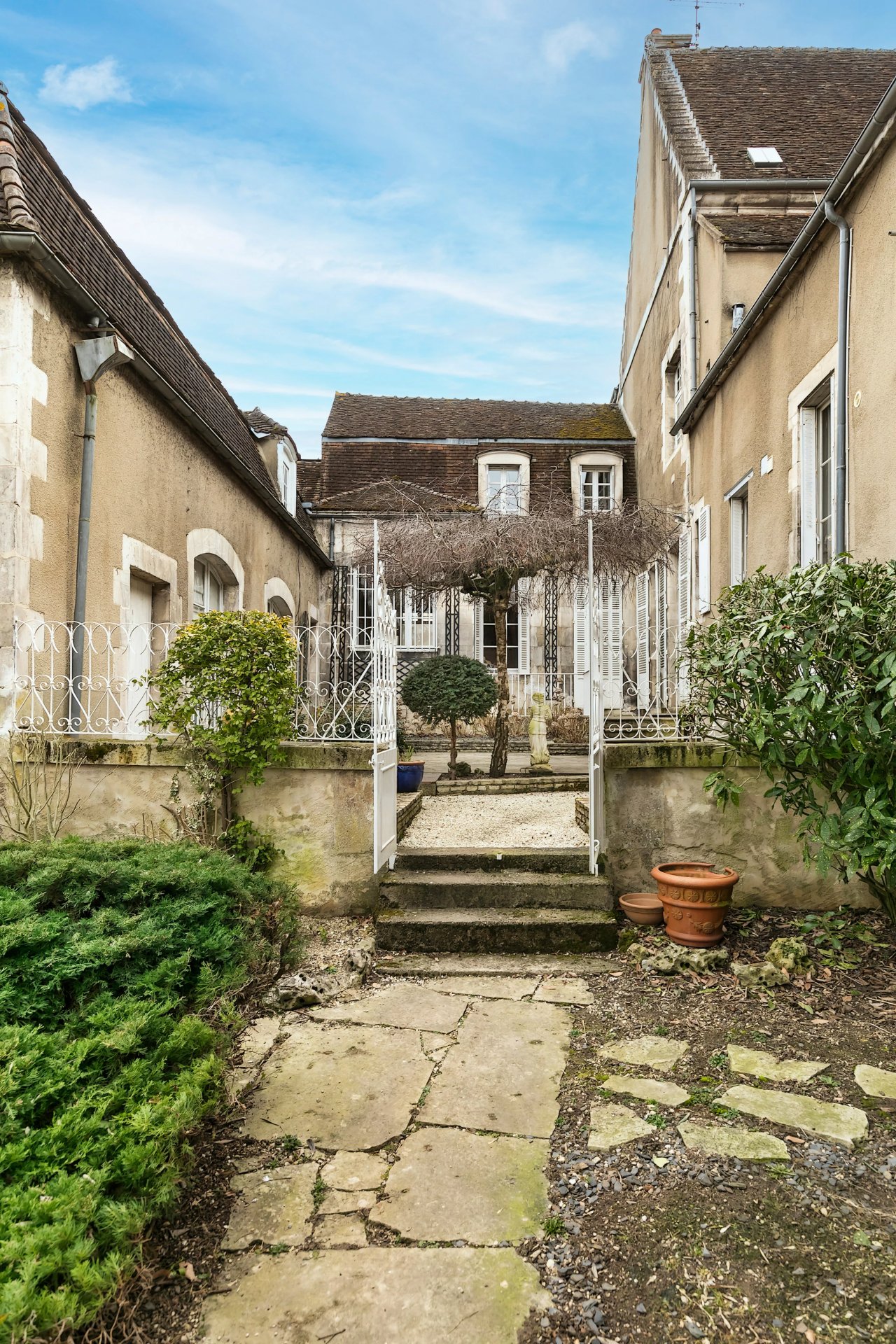 5 Bedroom Villa/Townhouse's Image 12