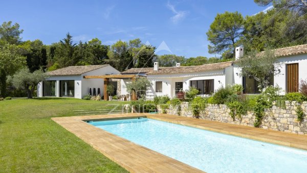 Mougins - Contemporary provençal villa in a secure estate — photo 2