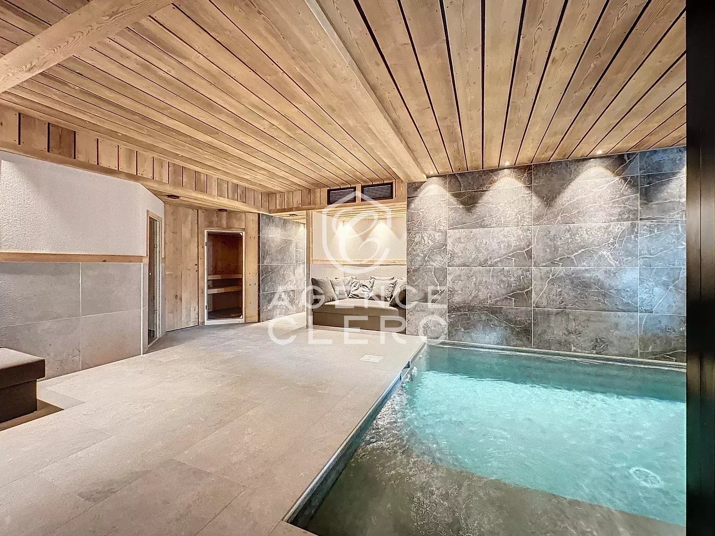 6 Bedroom Villa/Townhouse's Image 21