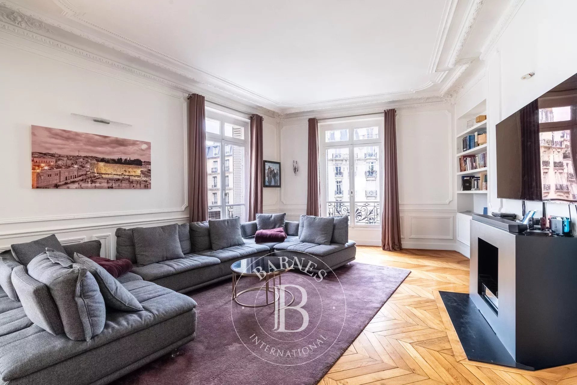 Paris 16 - Place Mexico - 3-bed corner apartment