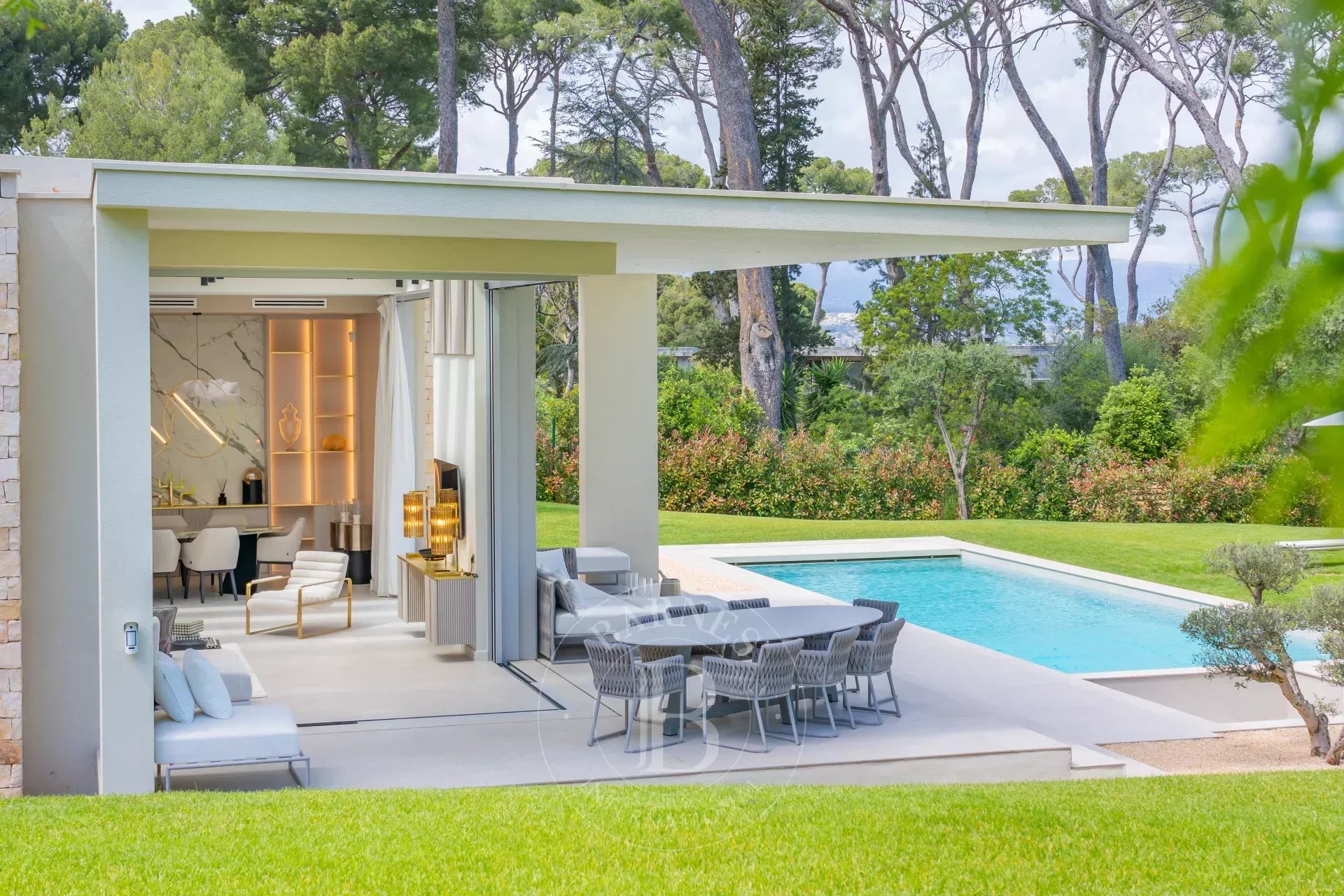 Villa Antibes - picture 11