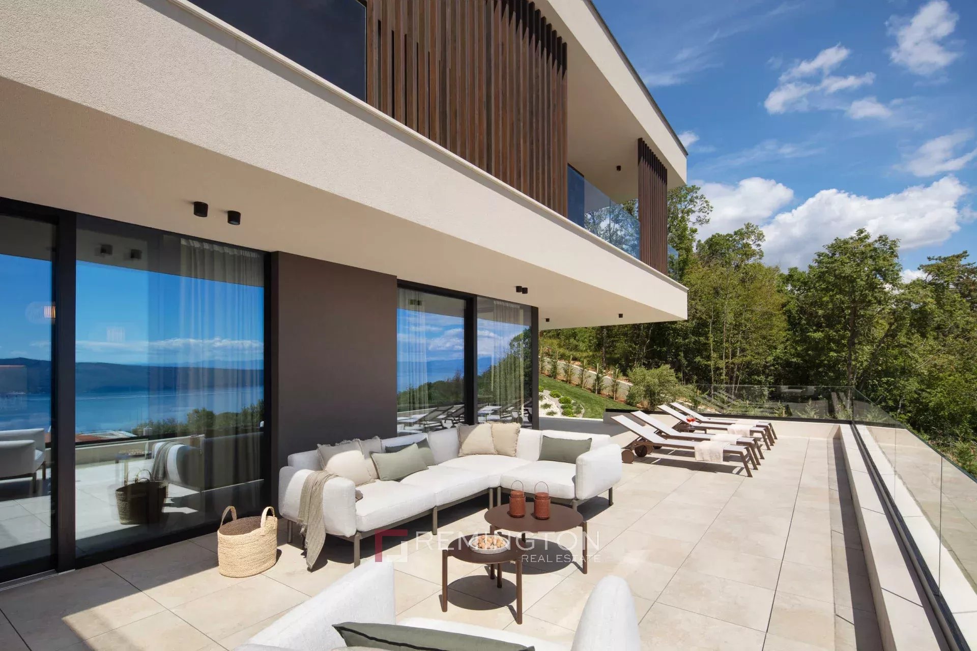4 Bedroom Villa/Townhouse's Image 7