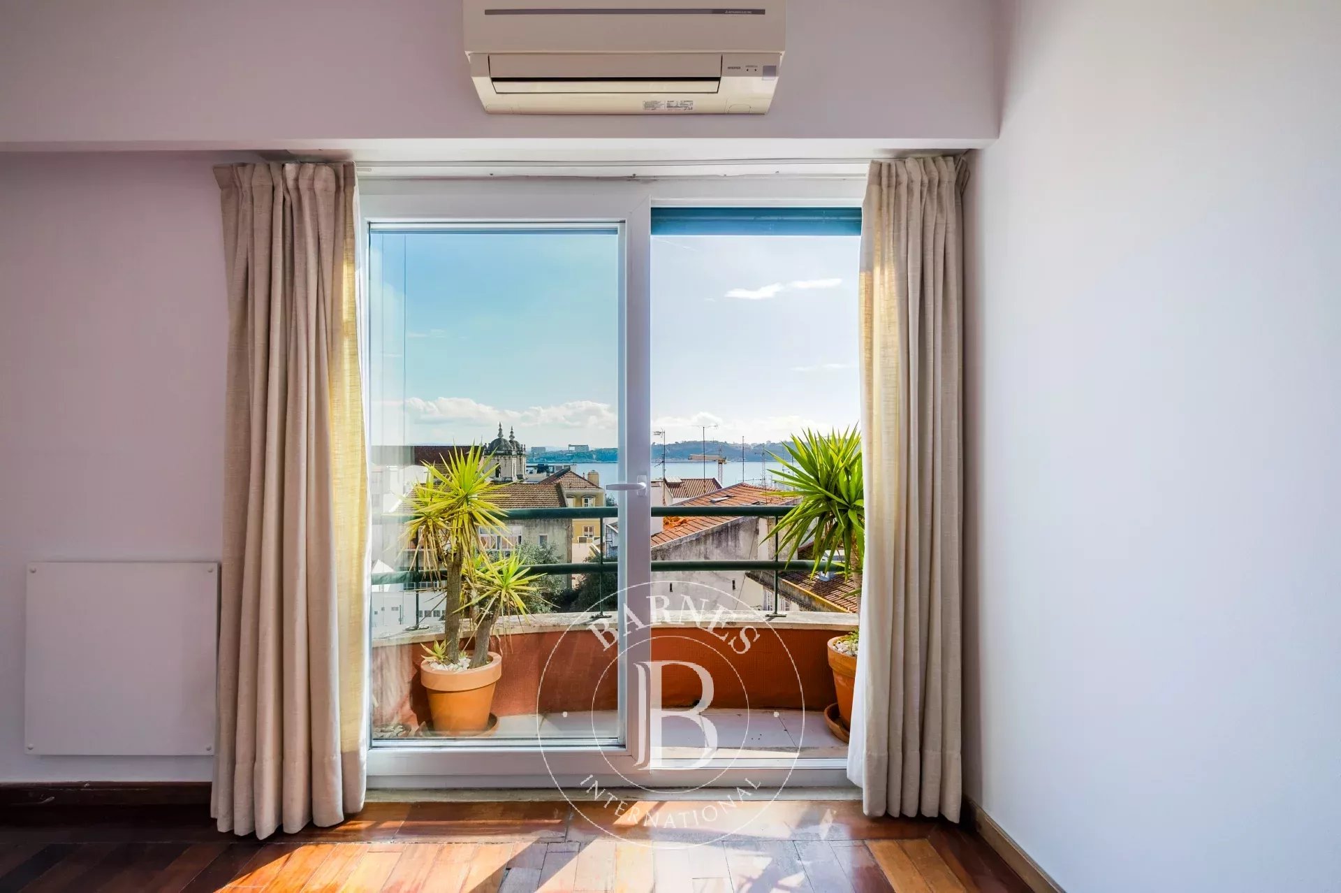 Family house with river view Family house with river view