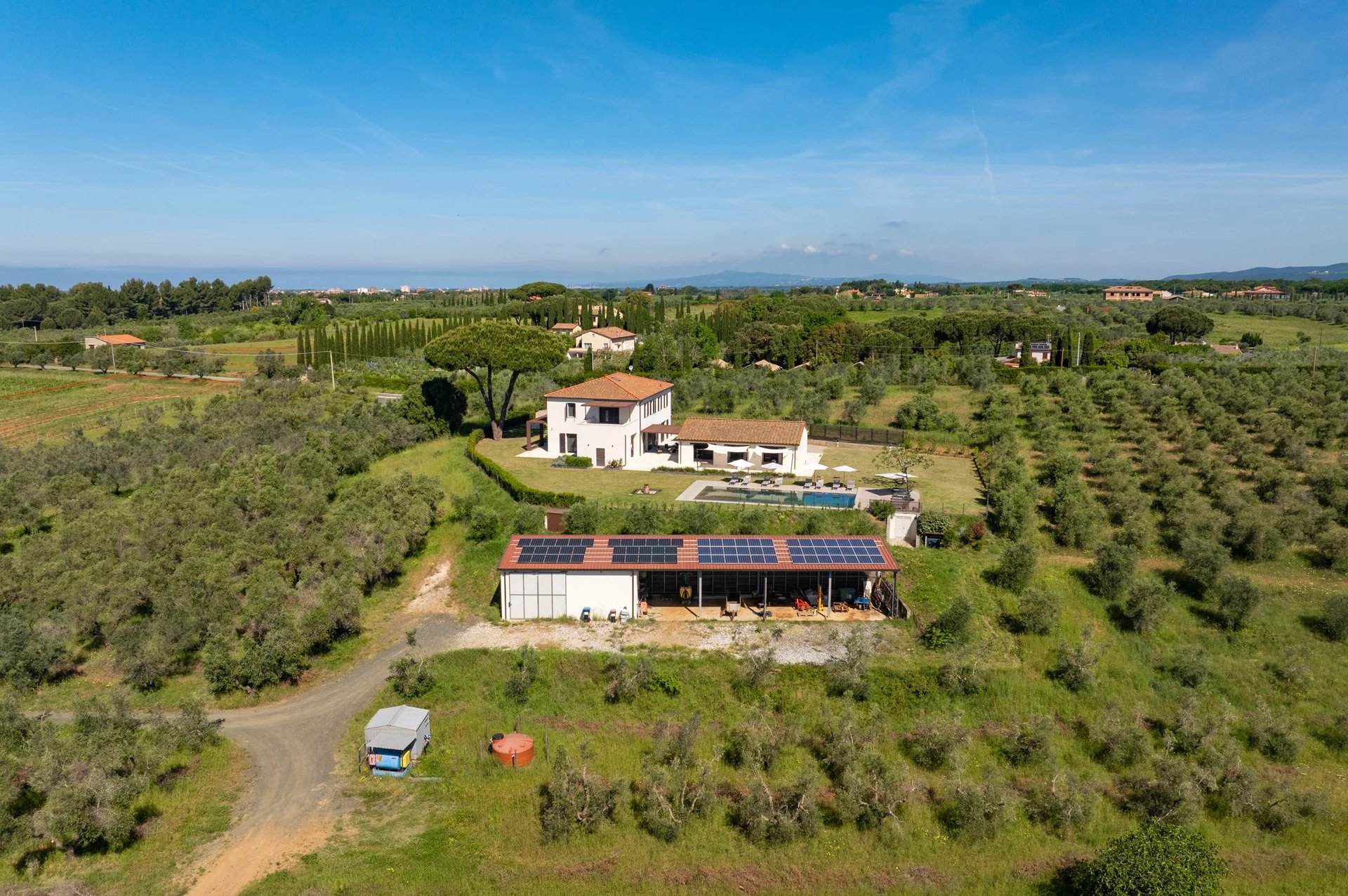 VILLA DI LUSSO CON VIGNETO E OLIVETO IN VENDITA A CECINA, COSTA TOSCANA